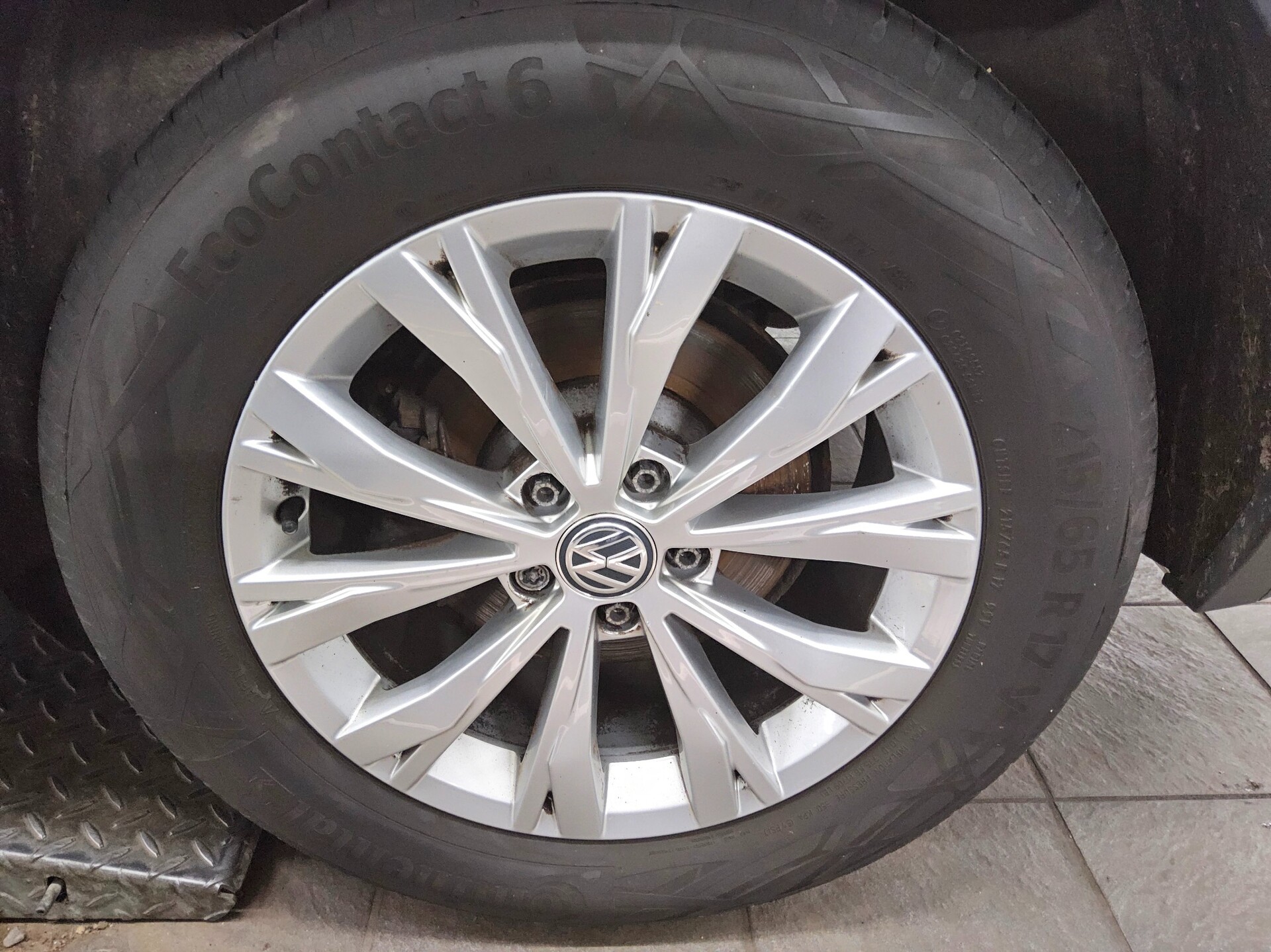 Volkswagen Tiguan 2.0 TDI Comf. Navi AHK ACC PDC DAB+ 10