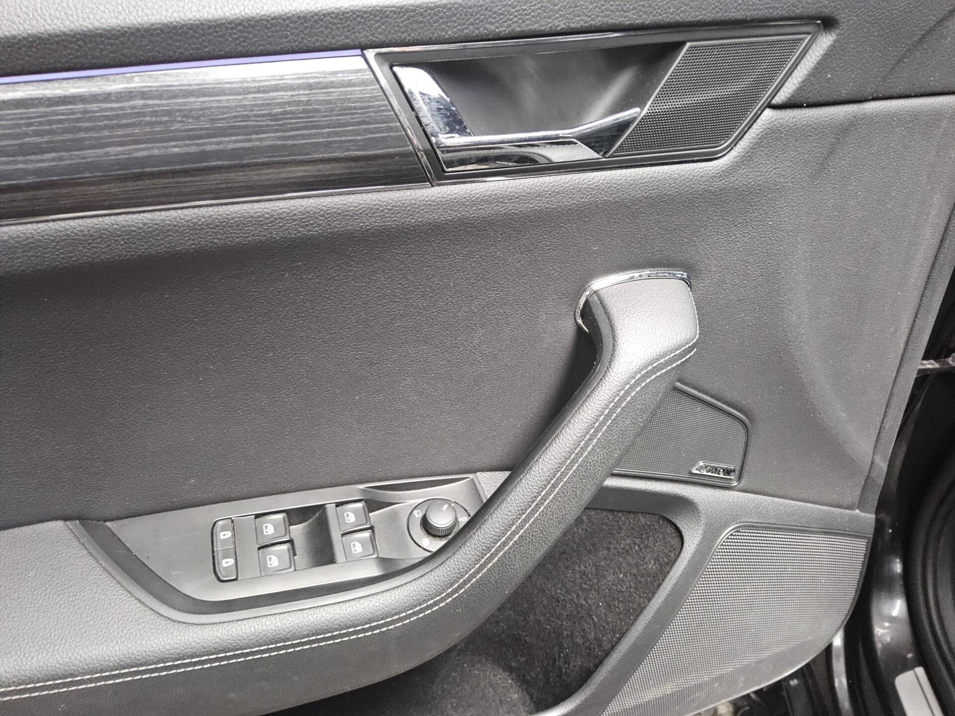 Skoda Superb Kombi 2.0 TDI Style AHK PDC Canton 9