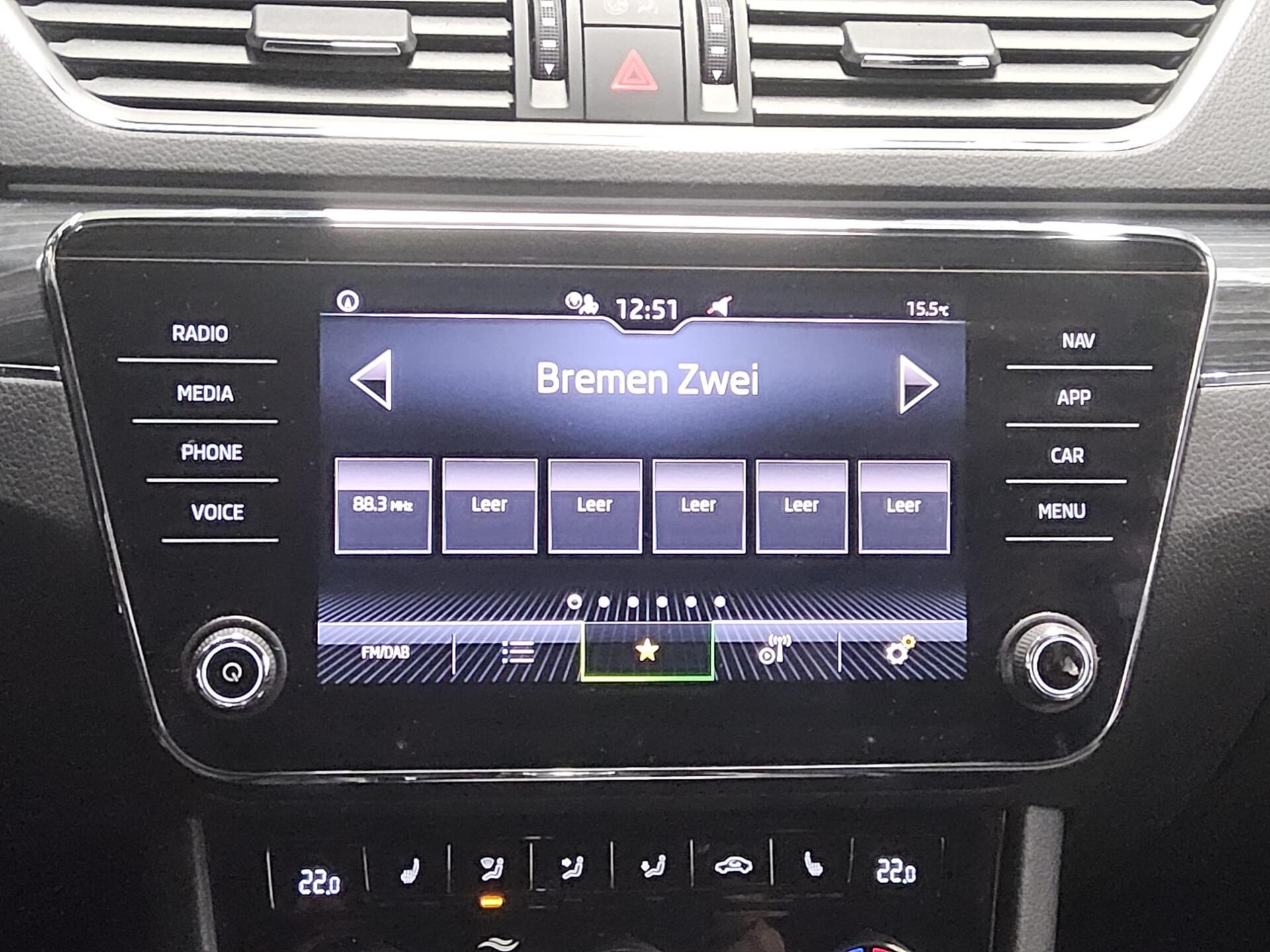 Skoda Superb Kombi 2.0 TDI Style AHK PDC Canton 7