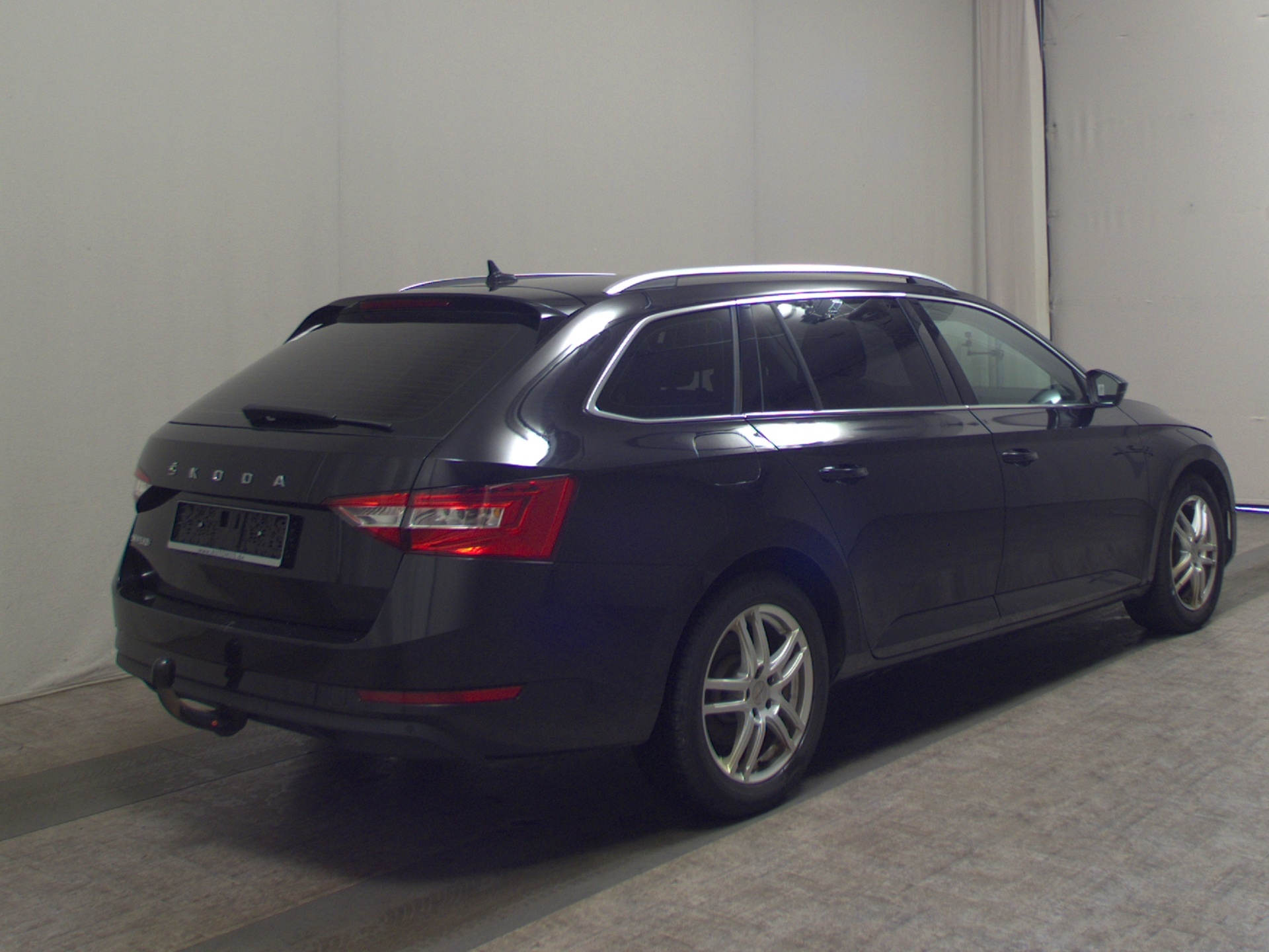 Skoda Superb Kombi 2.0 TDI Style AHK PDC Canton 4