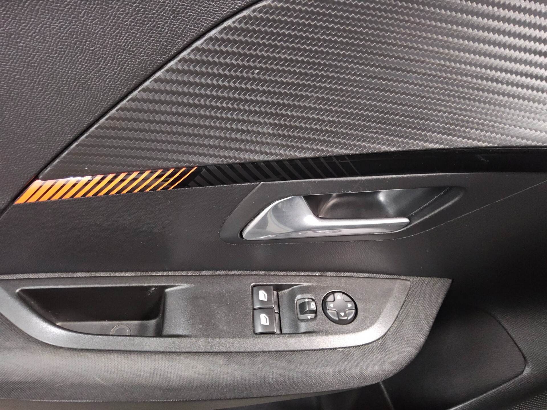 Peugeot 208 1.2 PureTech Active PDC Shz LED 9