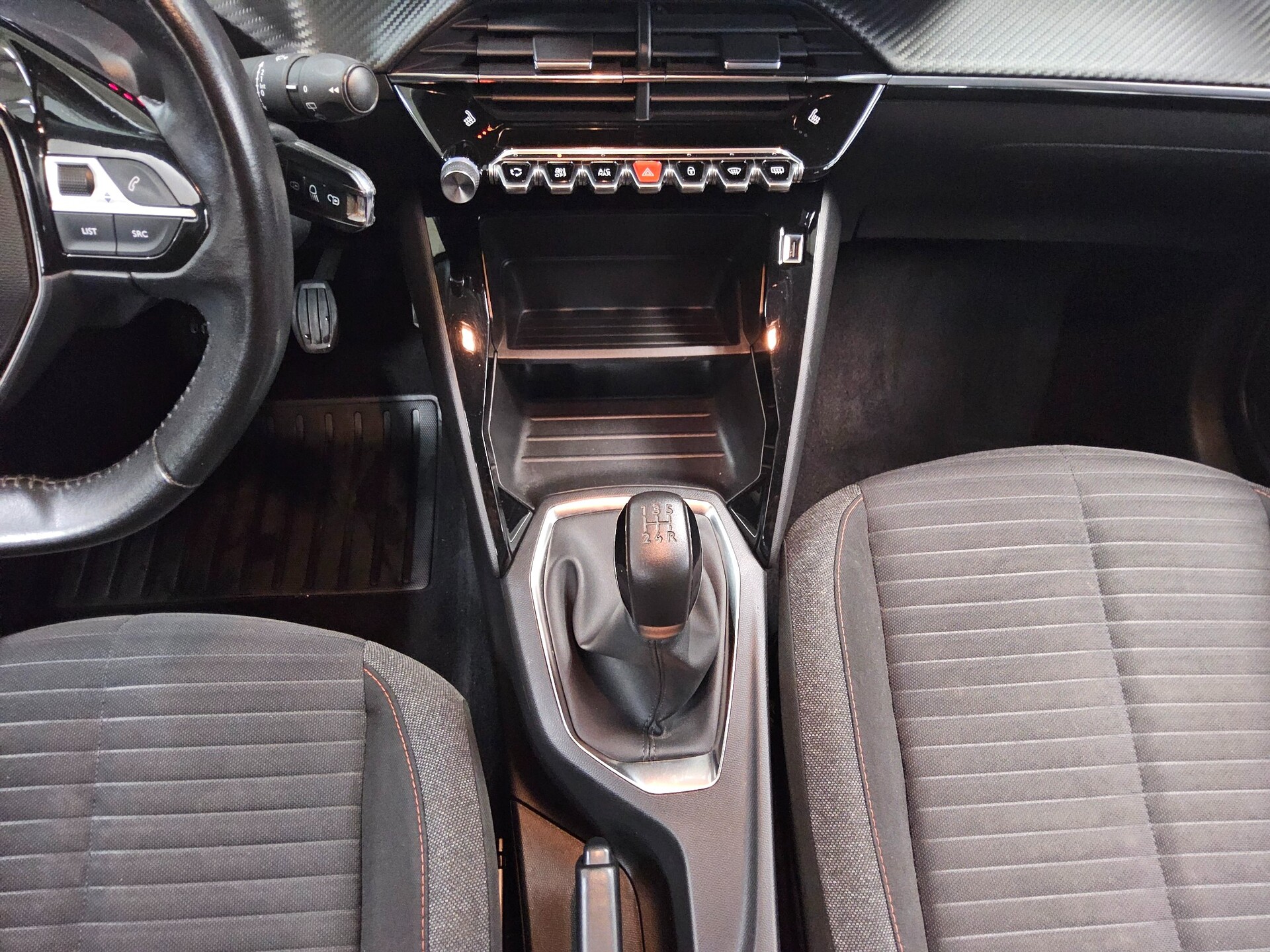 Peugeot 208 1.2 PureTech Active PDC Shz LED 6