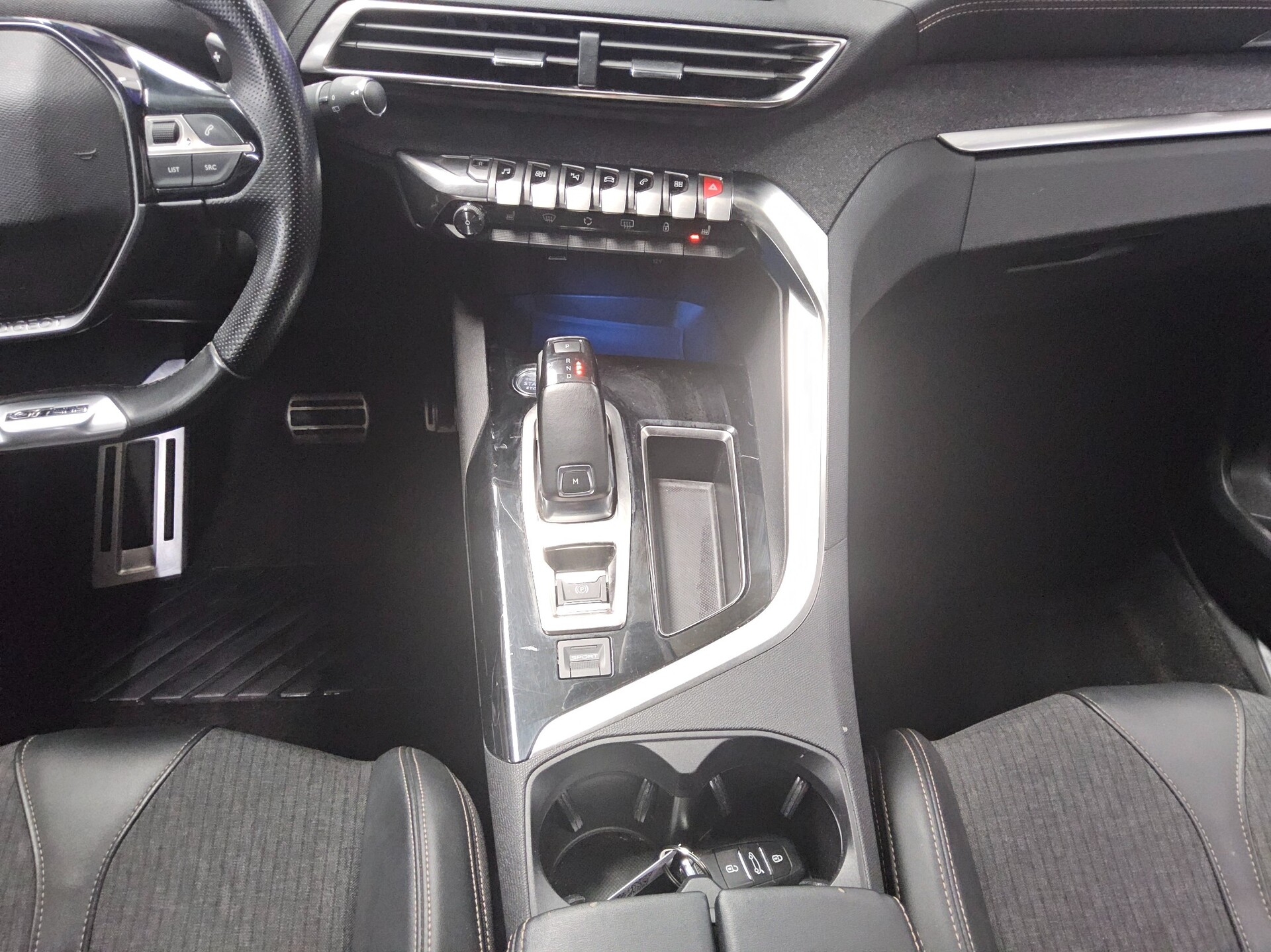 Peugeot 3008 1.5 BlueHDi 130 Allure Navi LED AHK RFK 6