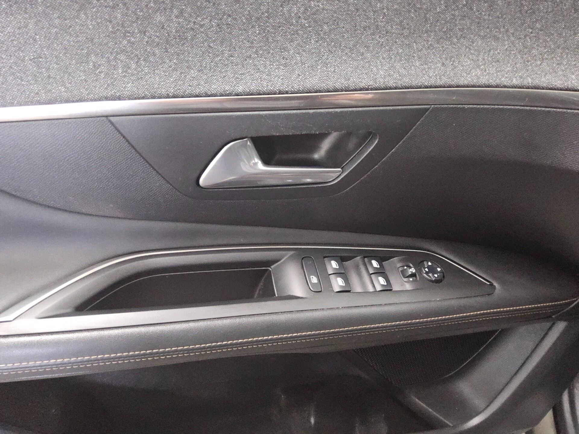 Peugeot 3008 1.5 BlueHDi 130 Allure Navi LED AHK RFK 10