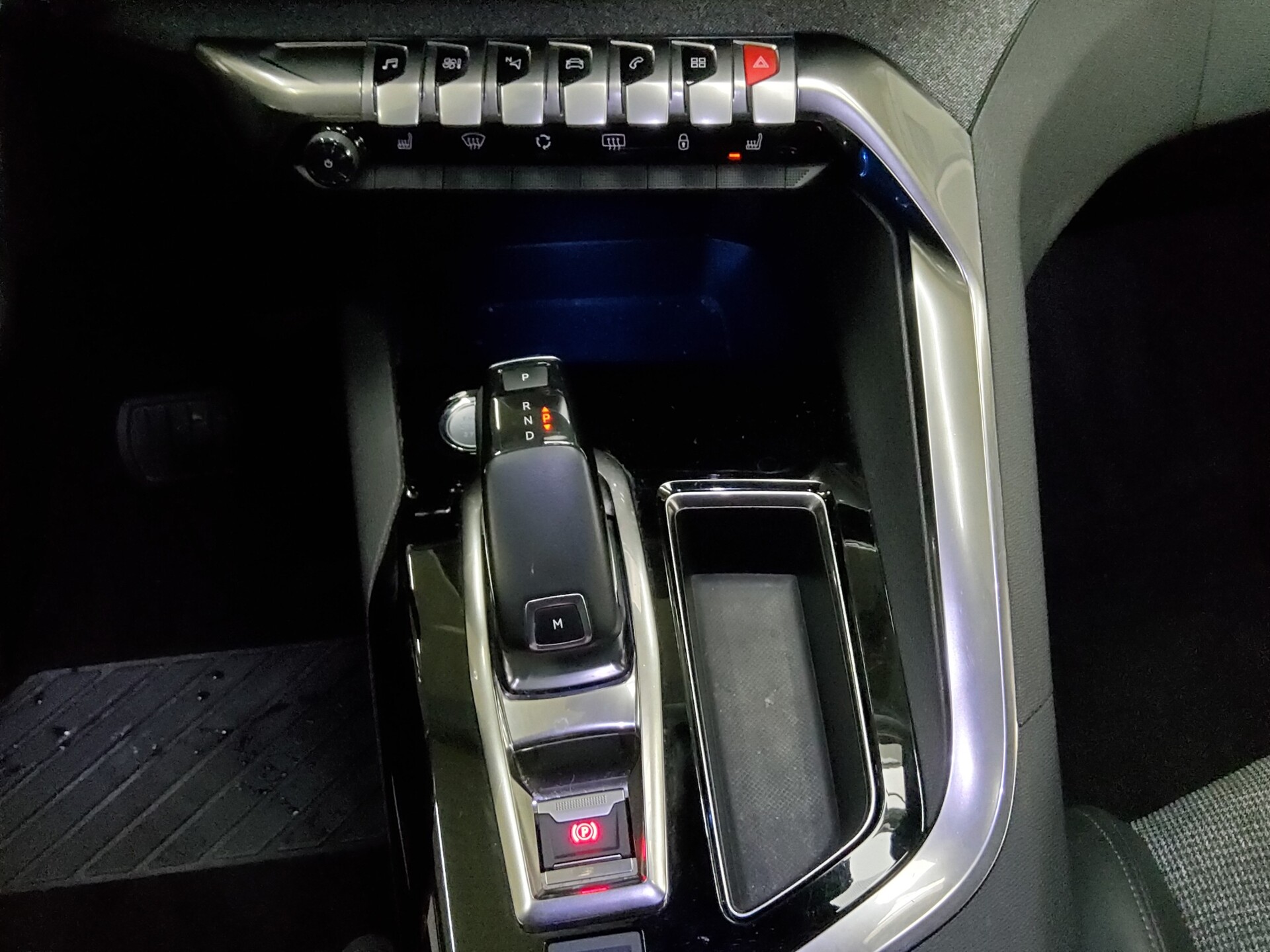 Peugeot 5008 1.5 BlueHDI 7-Sitze T-Leder BT SHZ 6