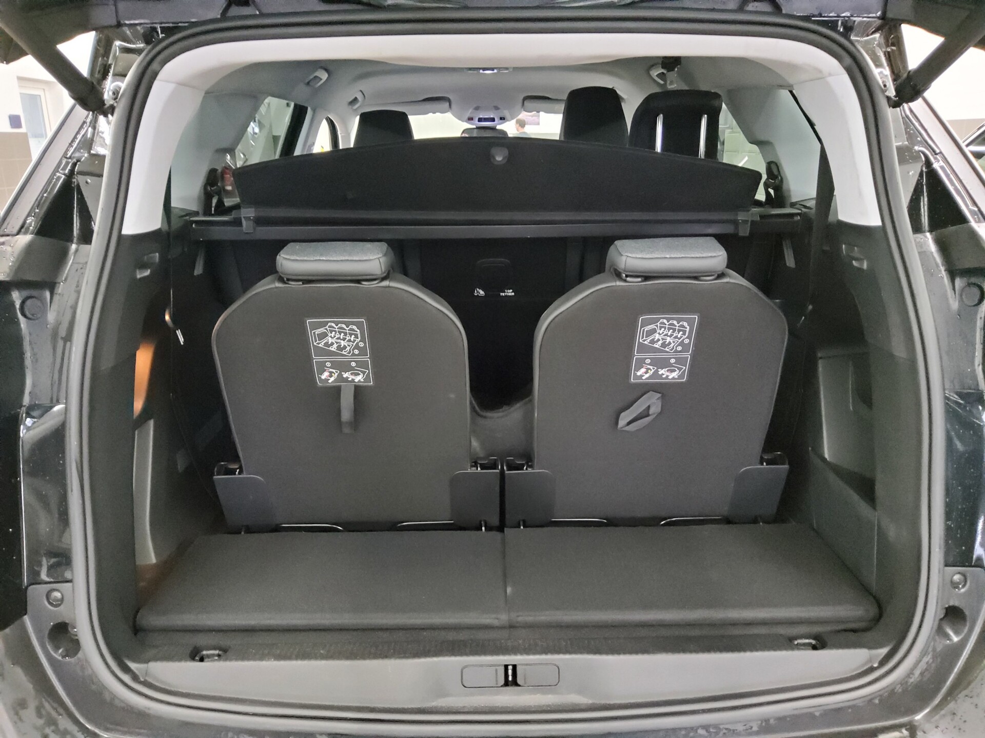 Peugeot 5008 1.5 BlueHDI 7-Sitze T-Leder BT SHZ 12