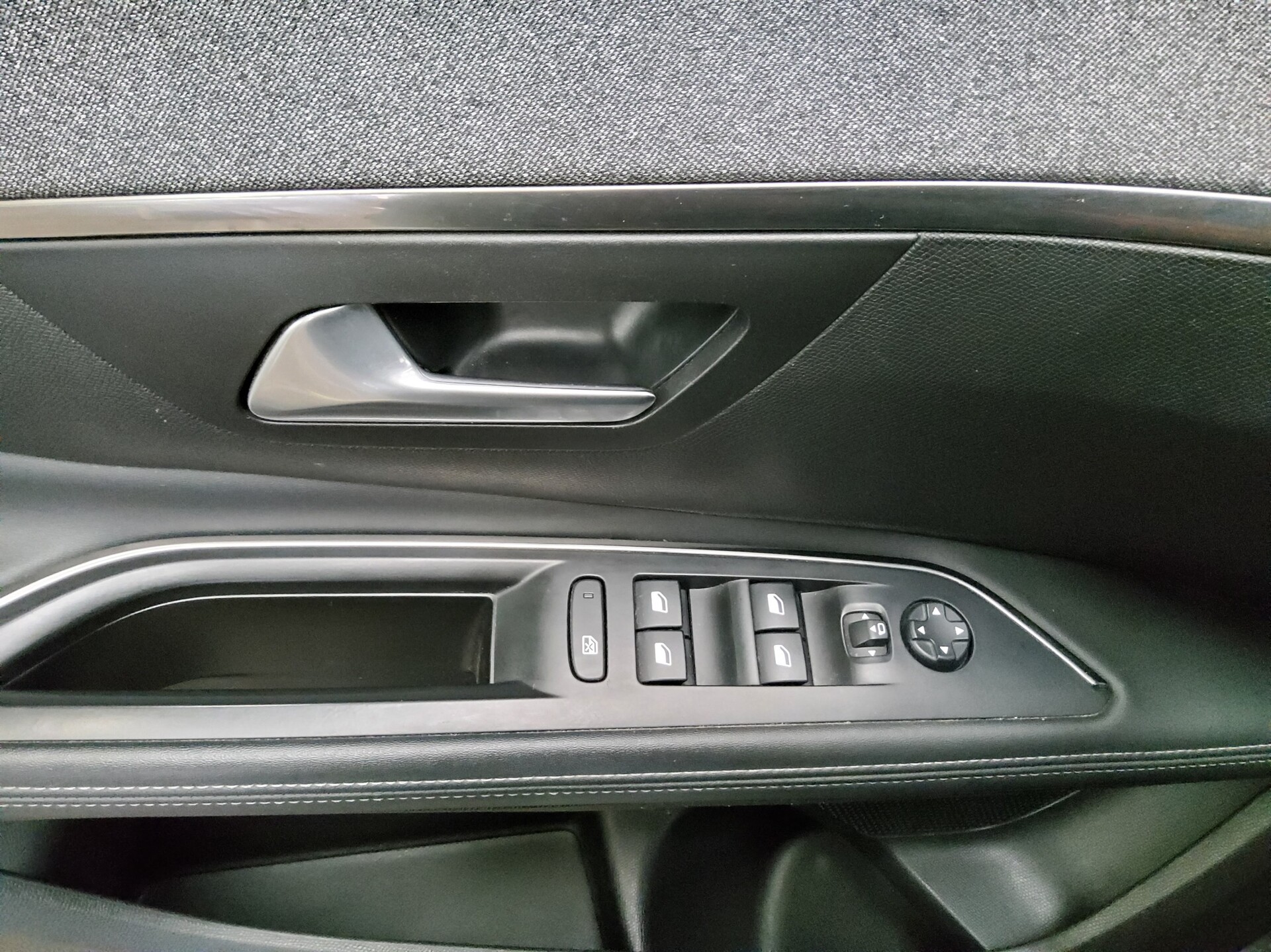 Peugeot 5008 1.5 BlueHDI 7-Sitze T-Leder BT SHZ 10