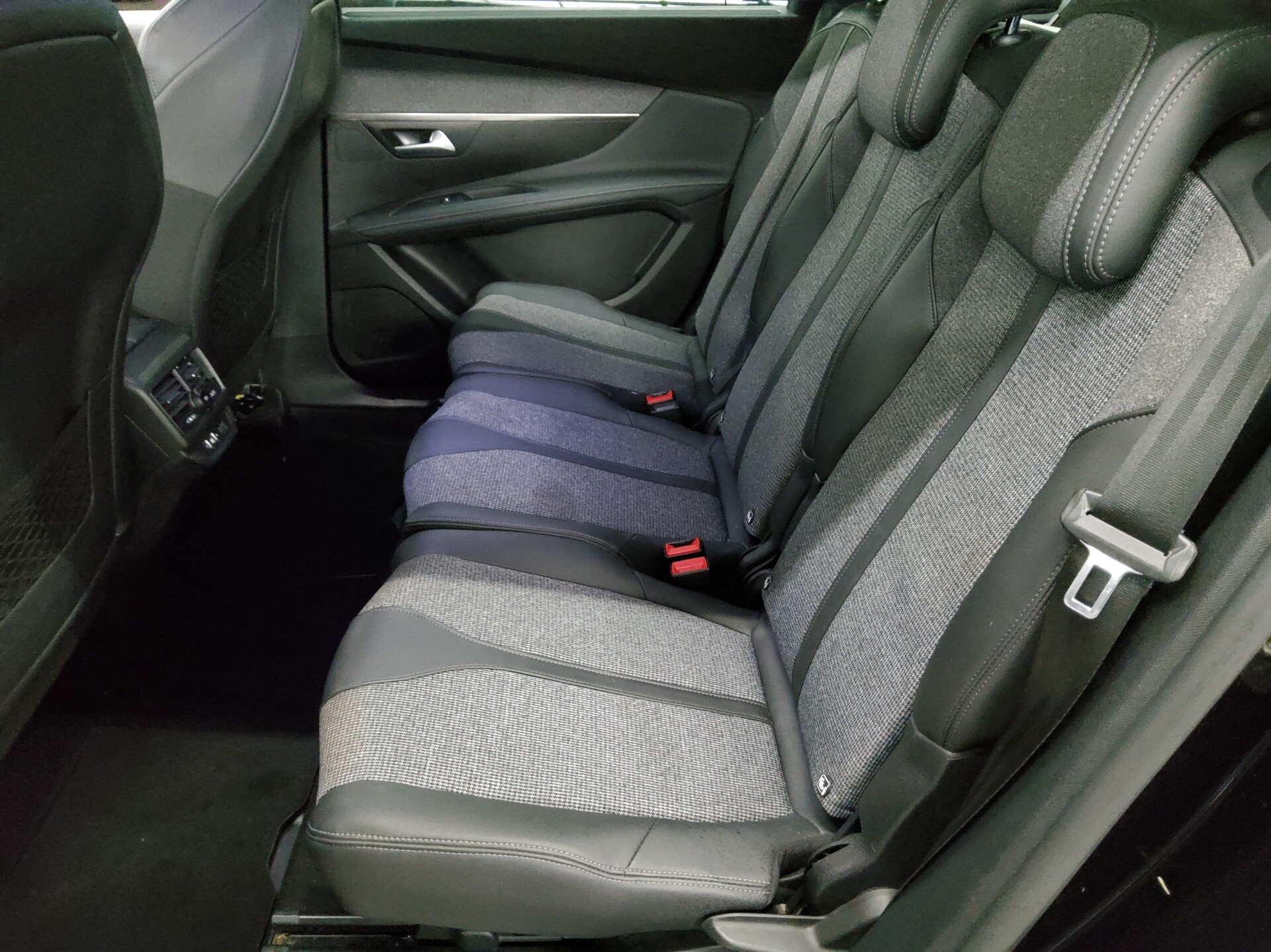 Peugeot 5008 1.5 BlueHDI 7-Sitze T-Leder BT SHZ 13