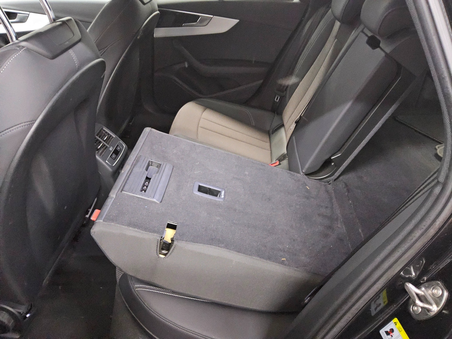 Audi A4 Avant 40 TDI S-Line Navi LED RfK Shz Sound 12