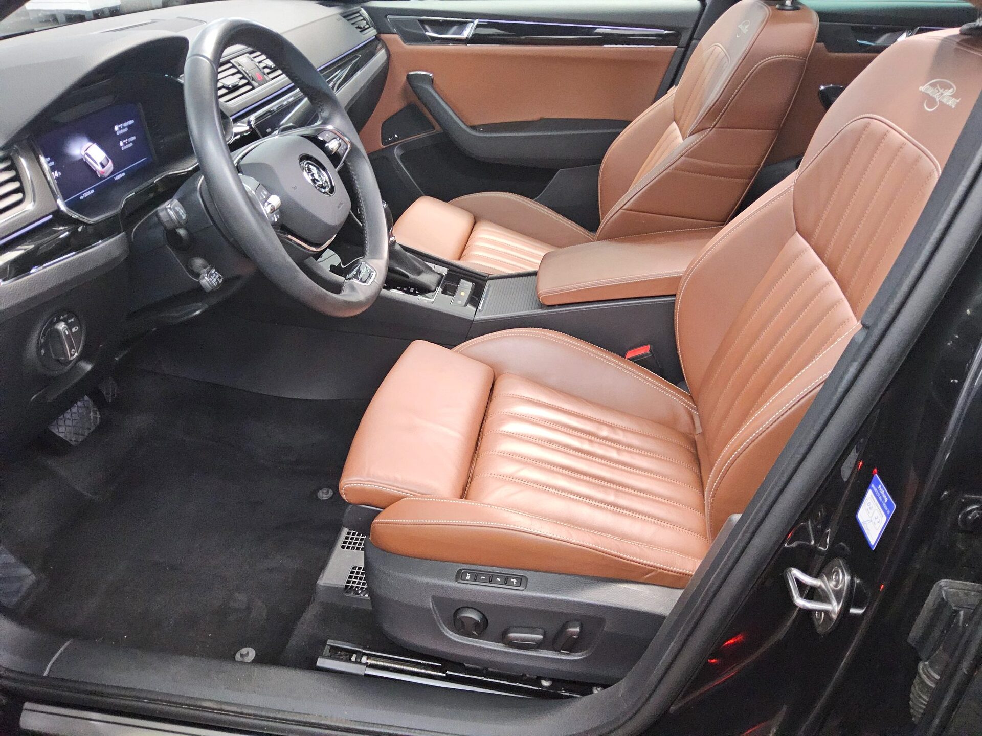 Skoda Superb Kombi 1.4 TSI iV L&K Leder Navi LED Pano 9