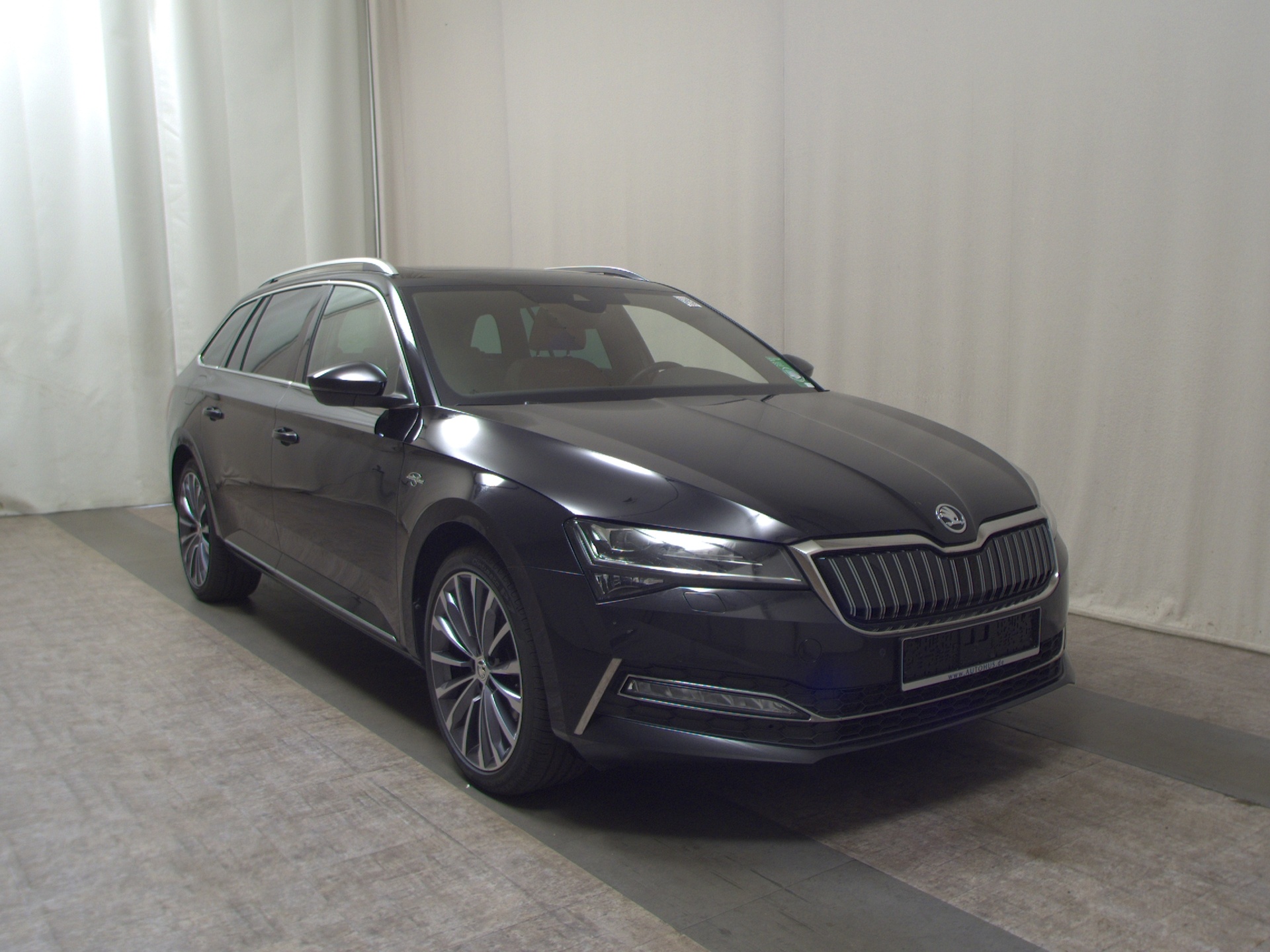 Skoda Superb Kombi 1.4 TSI iV L&K Leder Navi LED Pano 3