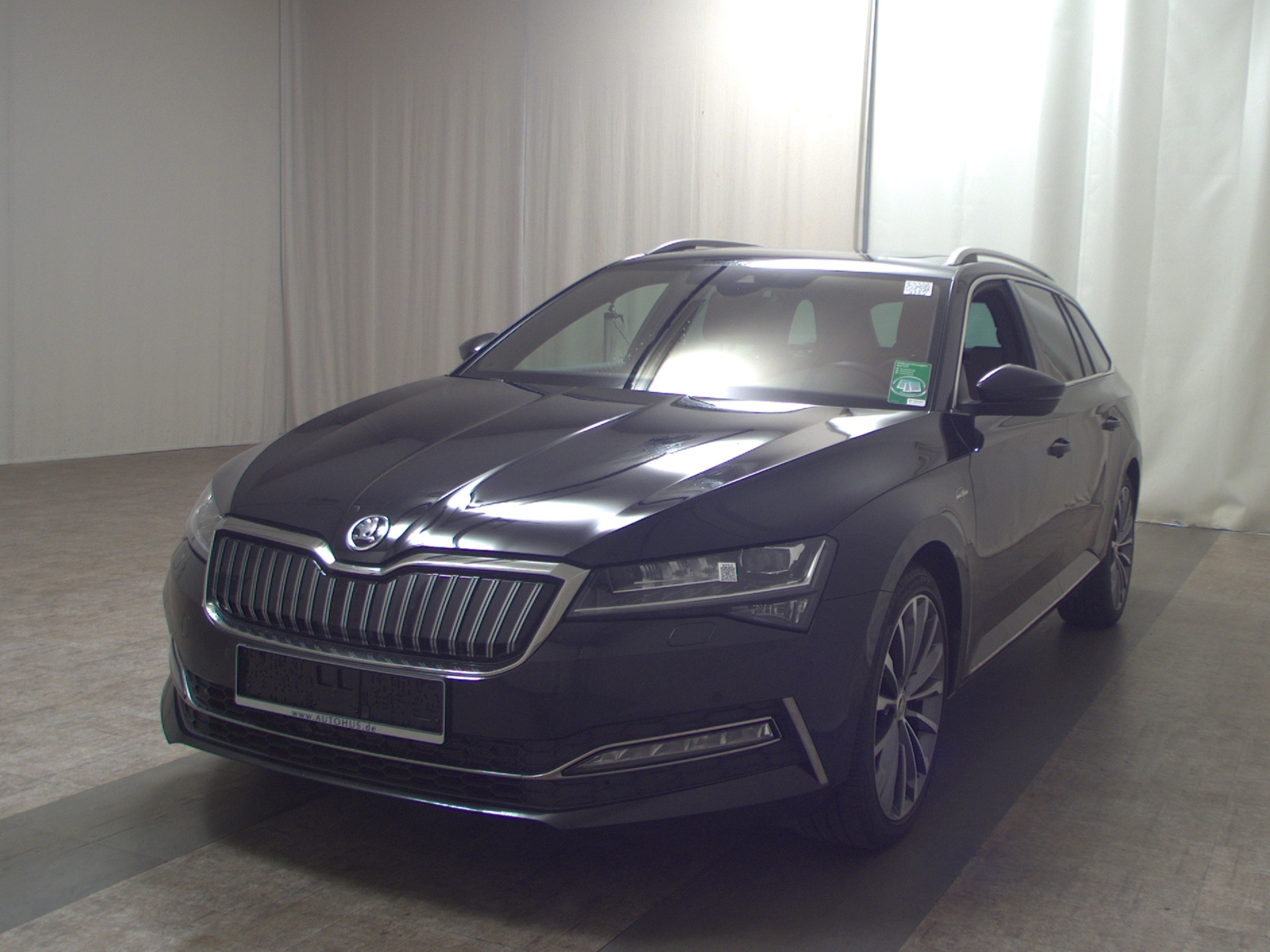 Skoda Superb Kombi 1.4 TSI iV L&K Leder Navi LED Pano 2