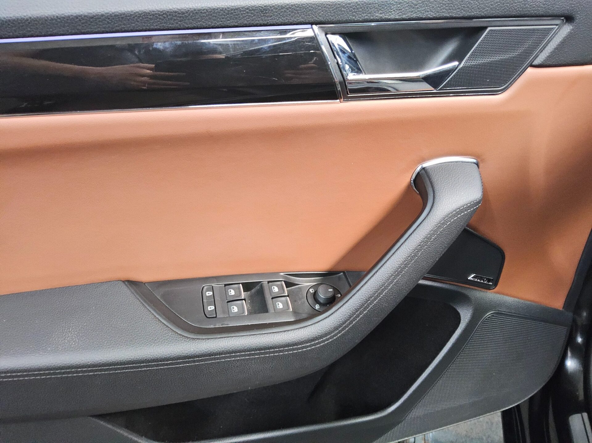 Skoda Superb Kombi 1.4 TSI iV L&K Leder Navi LED Pano 10