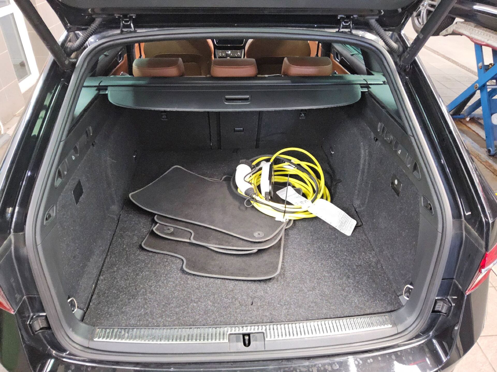 Skoda Superb Kombi 1.4 TSI iV L&K Leder Navi LED Pano 13