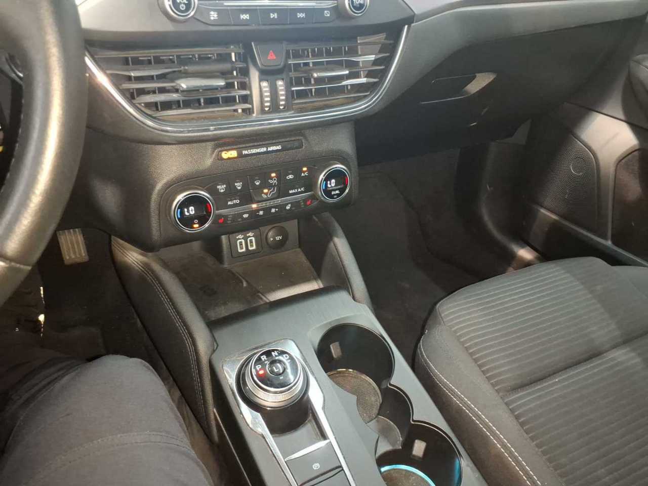 Ford Focus Turnier 1.5 EB Titanium Navi LED RFK SHZ 8