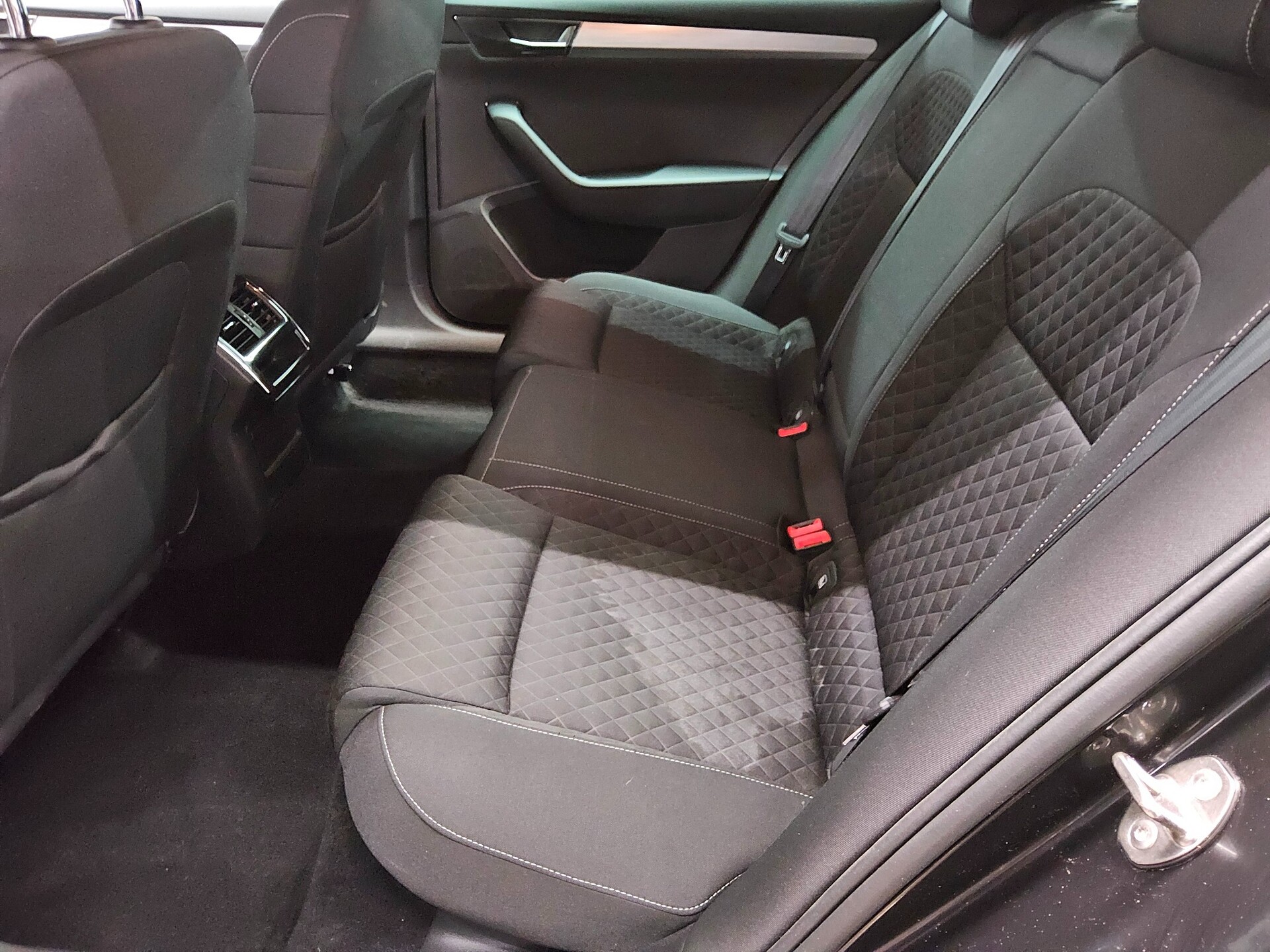 Skoda Superb Kombi 1.4 TSI iV Ambition Navi vc LED ACC 13