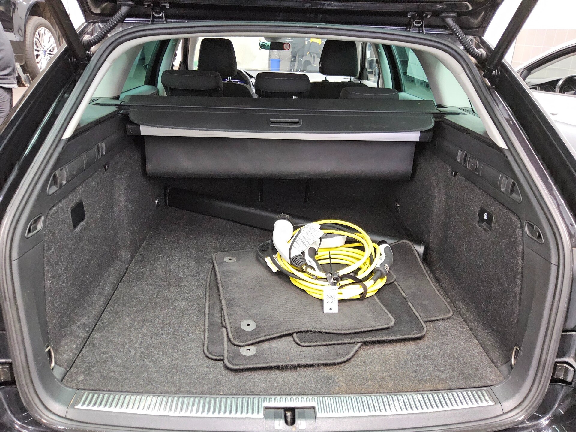 Skoda Superb Kombi 1.4 TSI iV Ambition Navi vc LED ACC 12