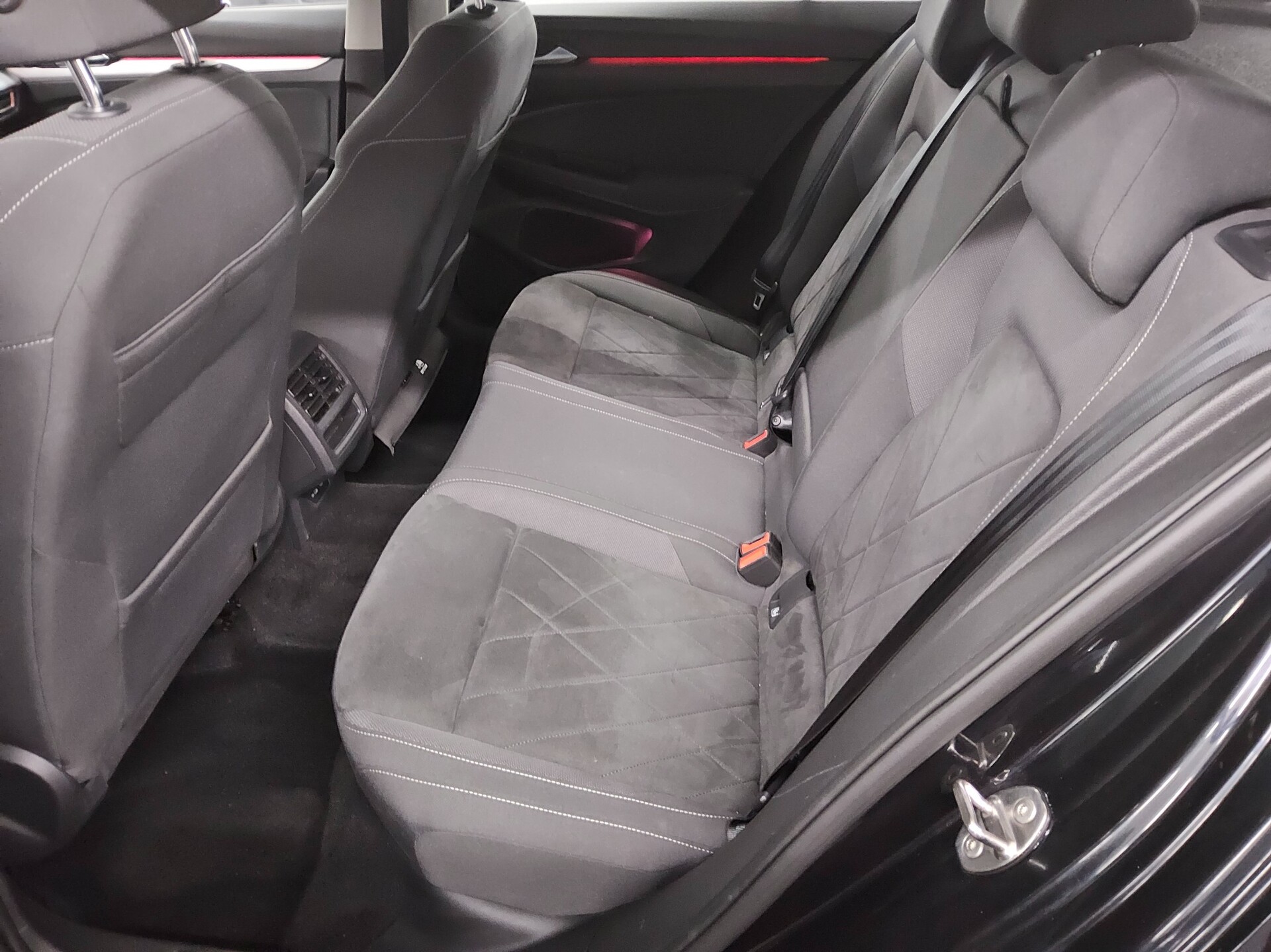 Volkswagen Golf-8 2.0 TDI Life Navi DC LED ACC Memory 13