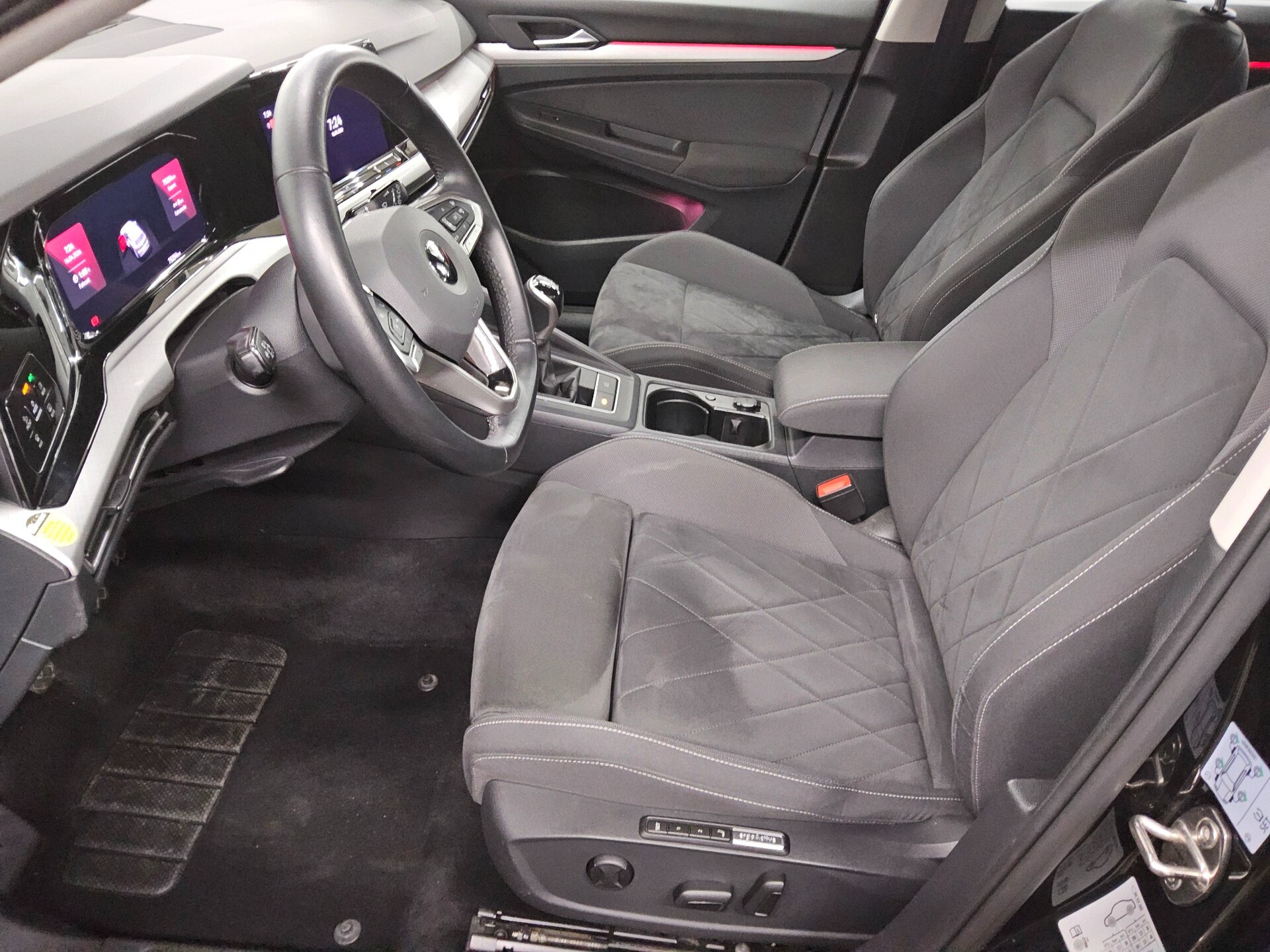 Volkswagen Golf-8 2.0 TDI Life Navi DC LED ACC Memory 9