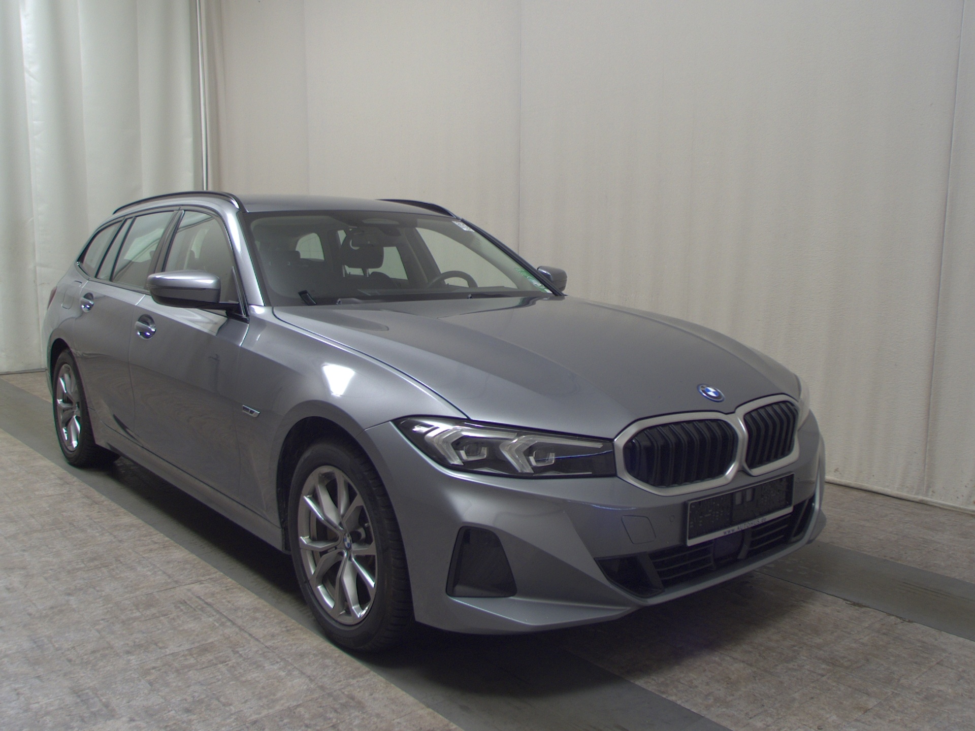 BMW 330e Touring T-Leder Navi LED Curved 3