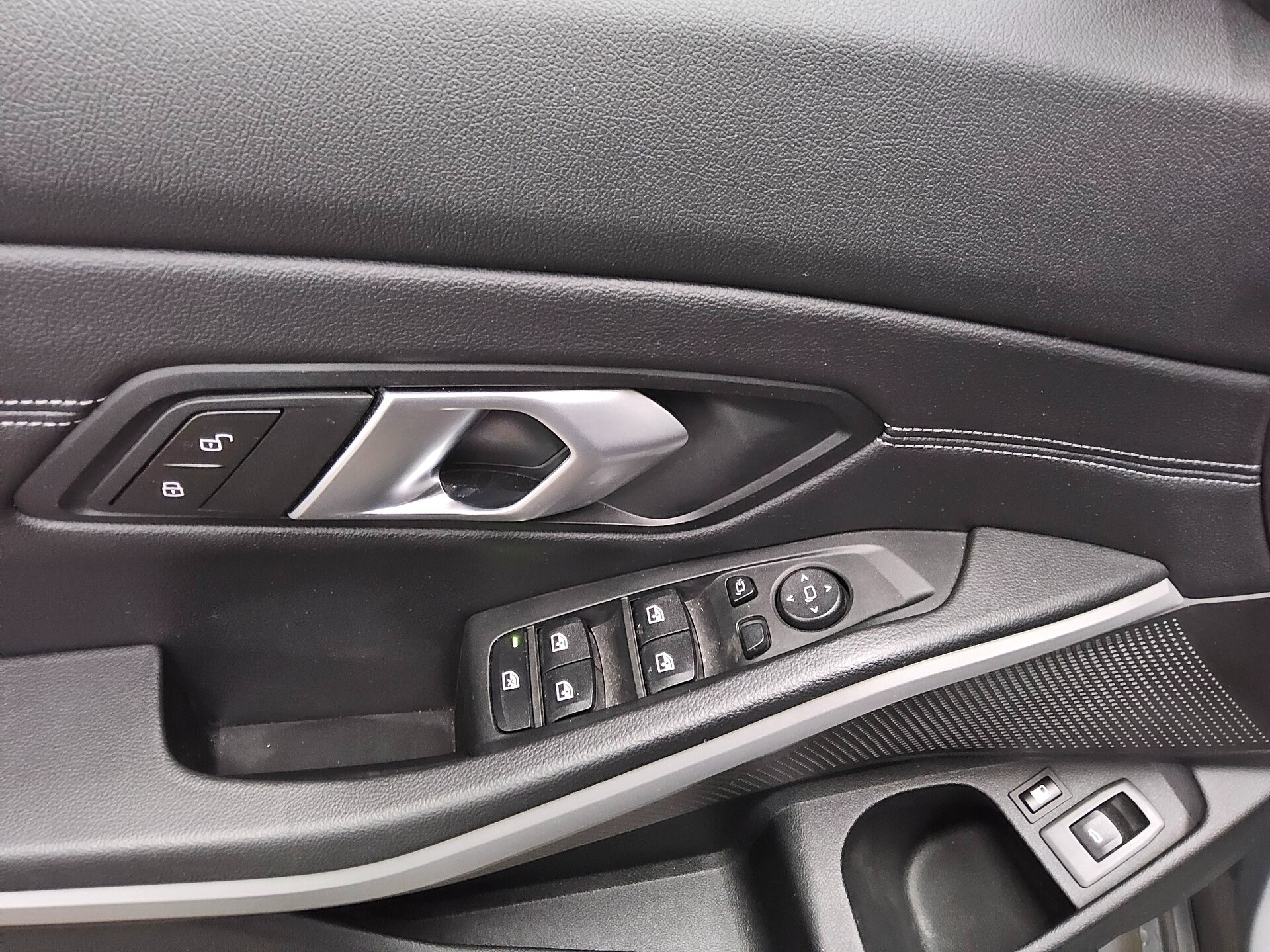 BMW 330e Touring T-Leder Navi LED Curved 10