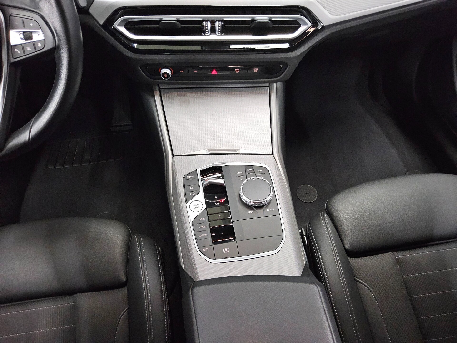 BMW 330e Touring T-Leder Navi LED Curved 6