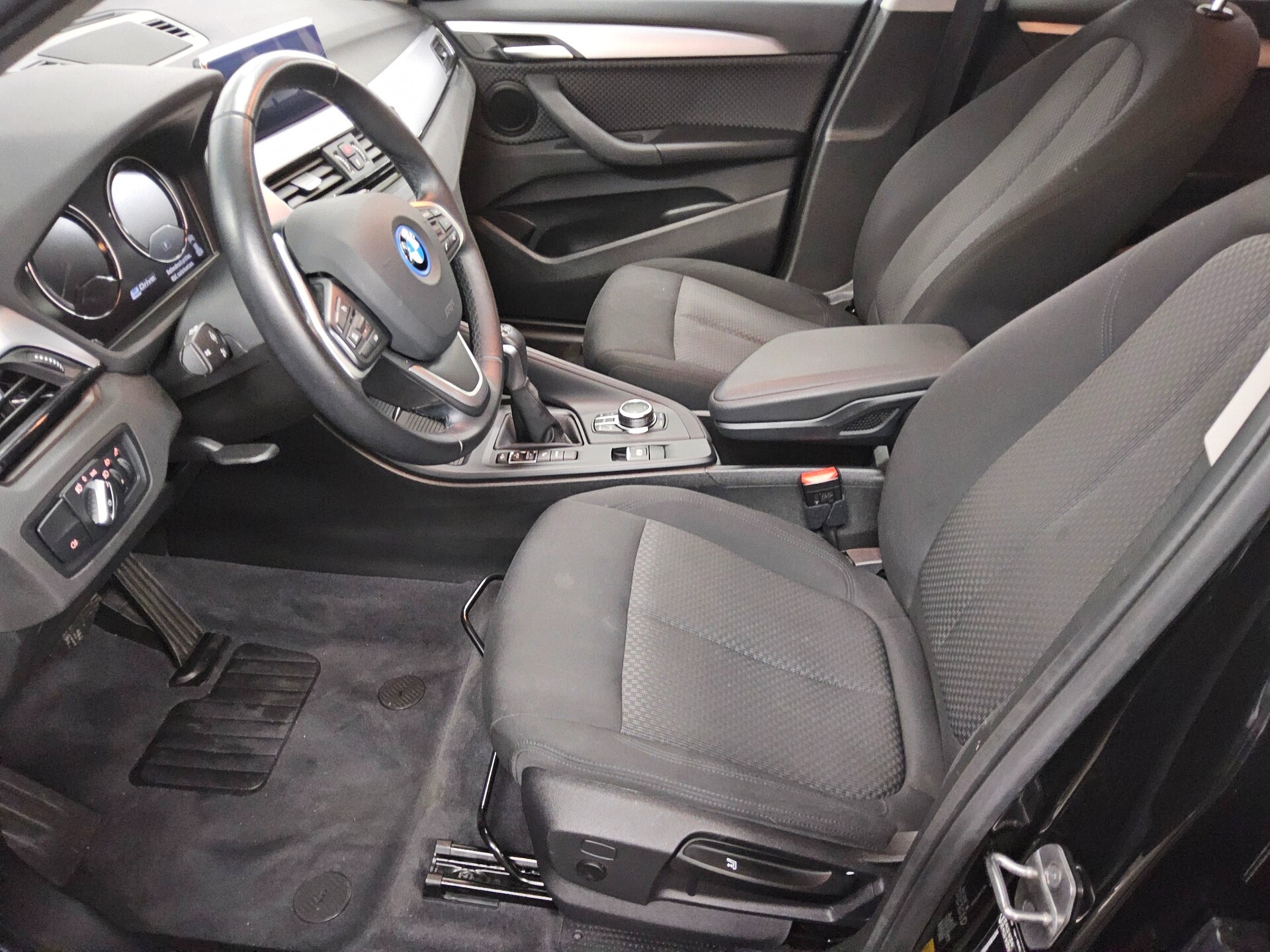 BMW X1 xDrive25e Advantage Navi HiFi PDC Shz 8