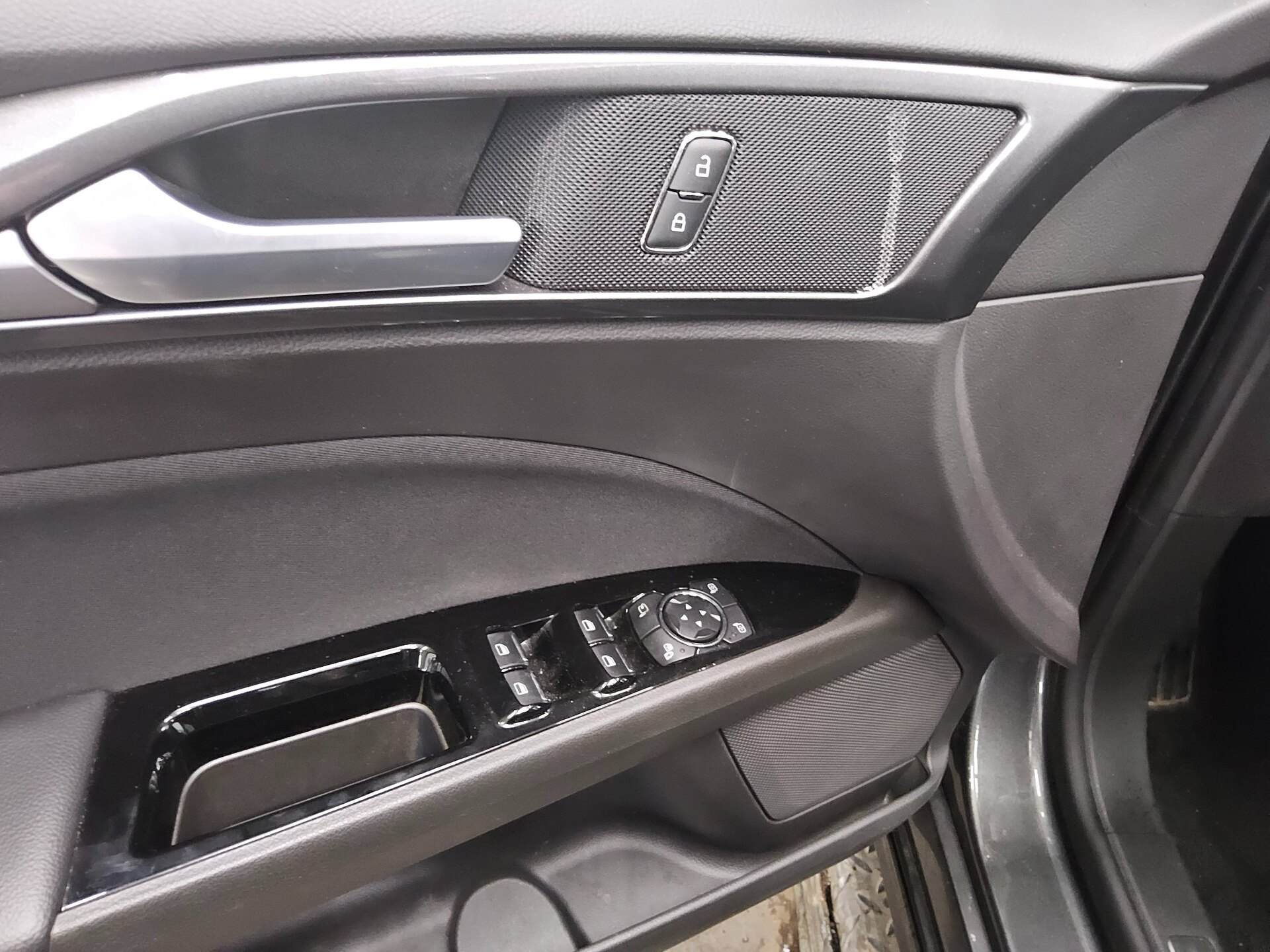 Ford Mondeo Turnier 2.0 EB Titanium Navi LED RFK AHK 9