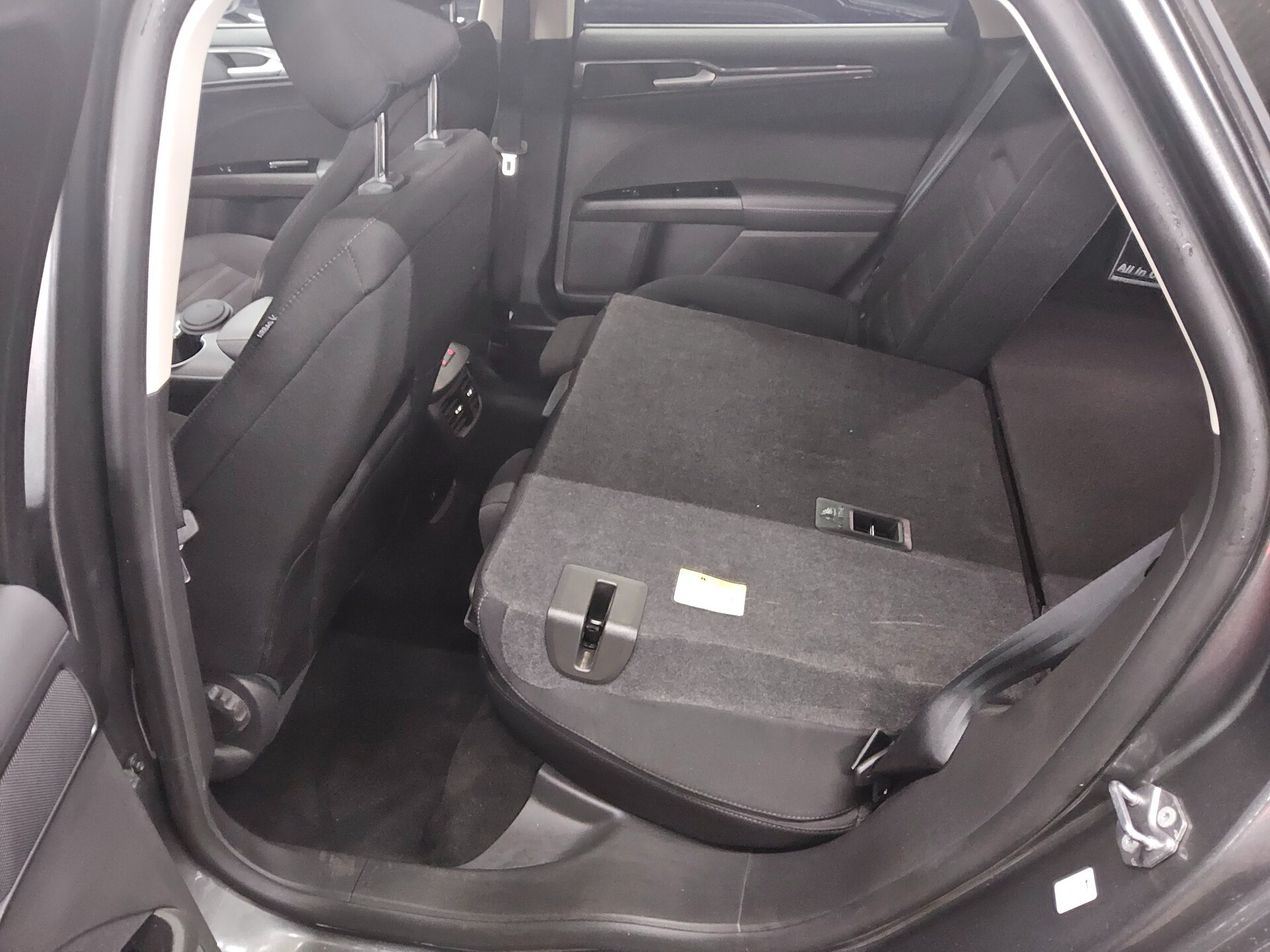 Ford Mondeo Turnier 2.0 EB Titanium Navi LED RFK AHK 12