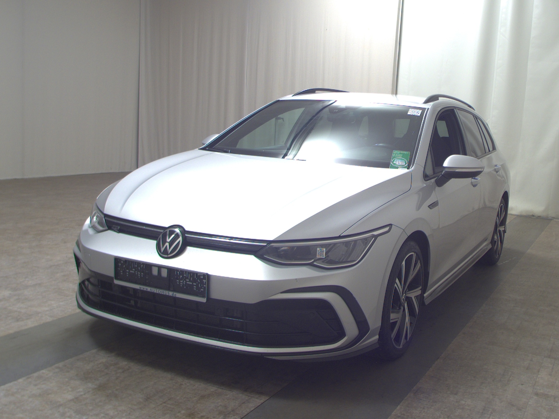 Volkswagen Golf-8 Var. 2.0 TDI R-Line Navi DC LED StHzg AHK 2