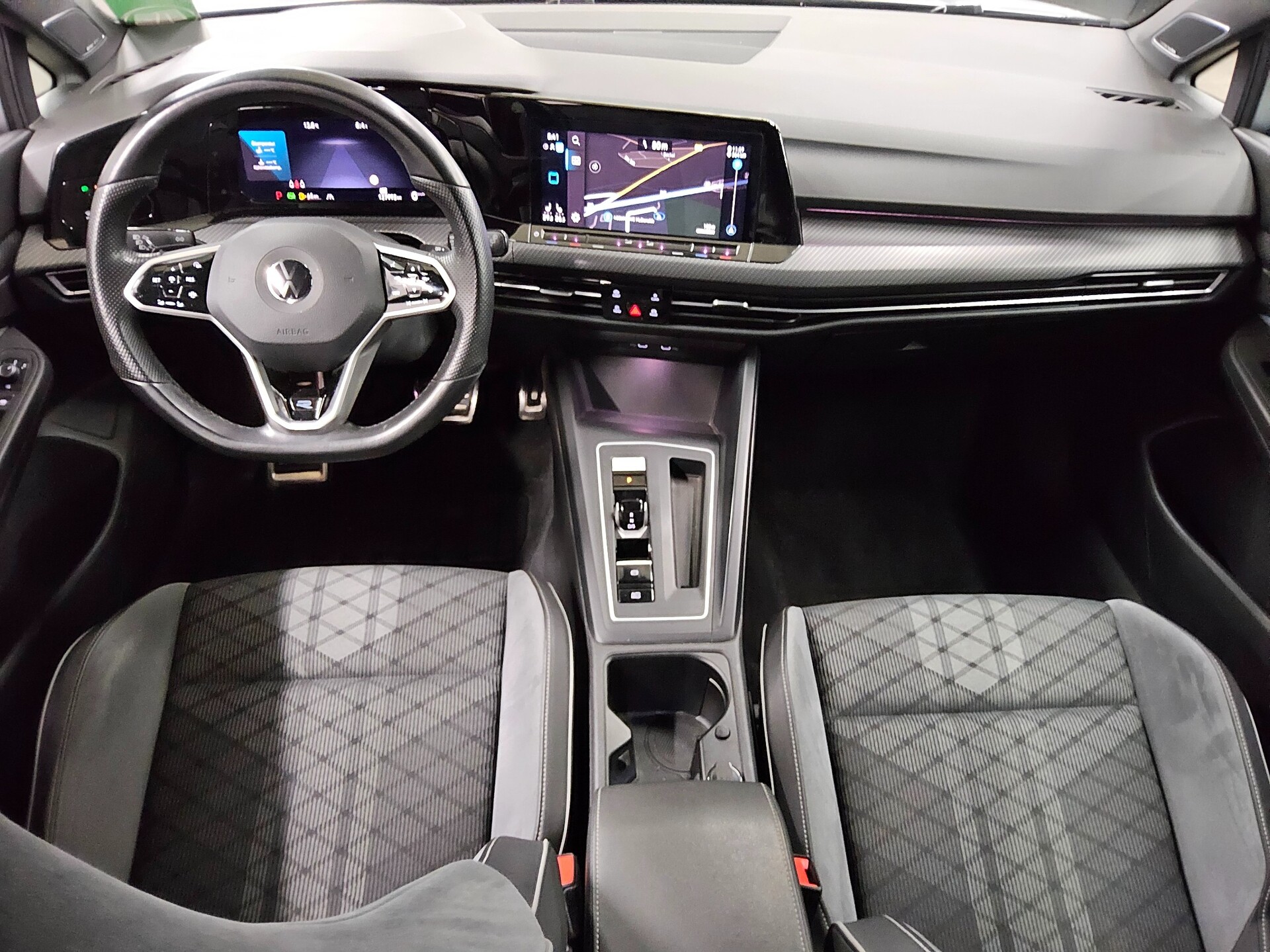 Volkswagen Golf-8 Var. 2.0 TDI R-Line Navi DC LED StHzg AHK 5