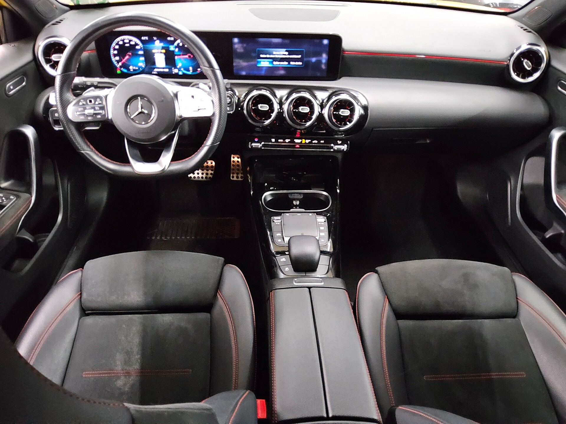 Mercedes-Benz A 35 AMG 4M Navi LED MBUX-AR AHK RFK 5