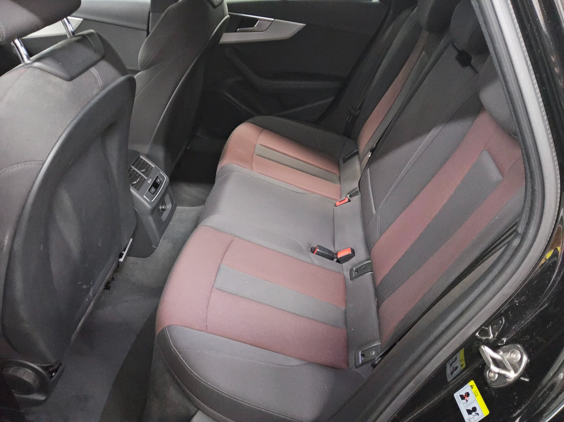 Audi A4 Avant 40 TDI advanced Navi LED Sportsitze 13