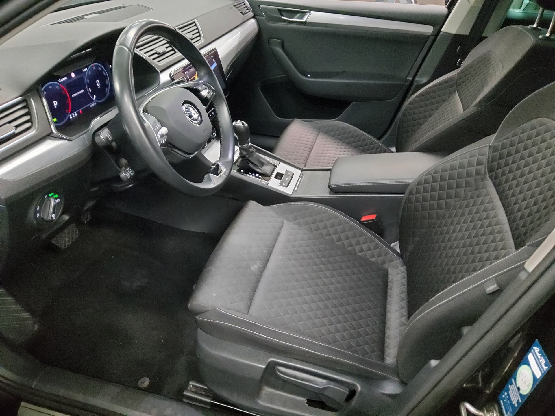 Skoda Superb Kombi 2.0 TDI Ambition Navi LED vc StHzg 8