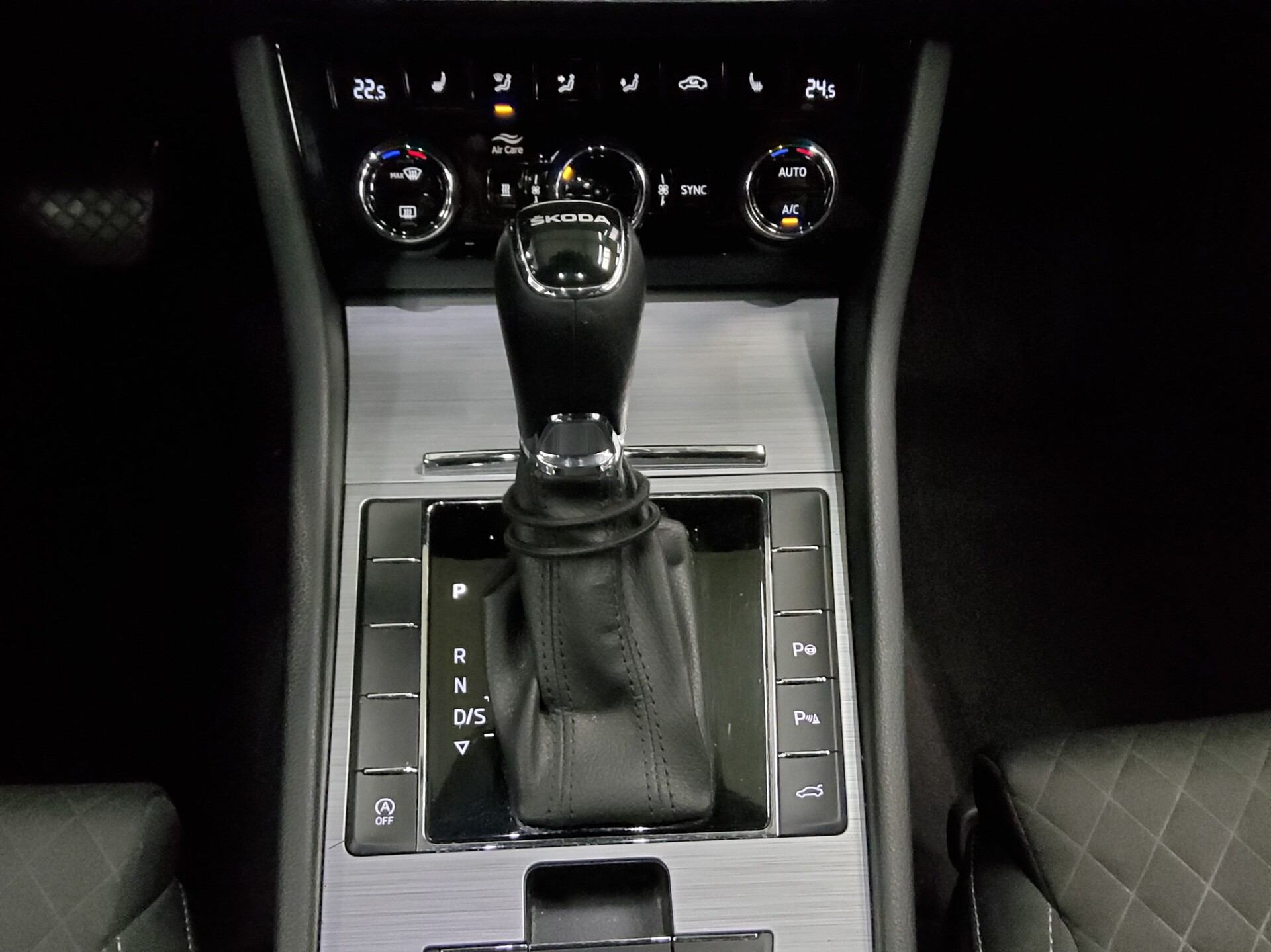 Skoda Superb Kombi 2.0 TDI Ambition Navi LED vc StHzg 5