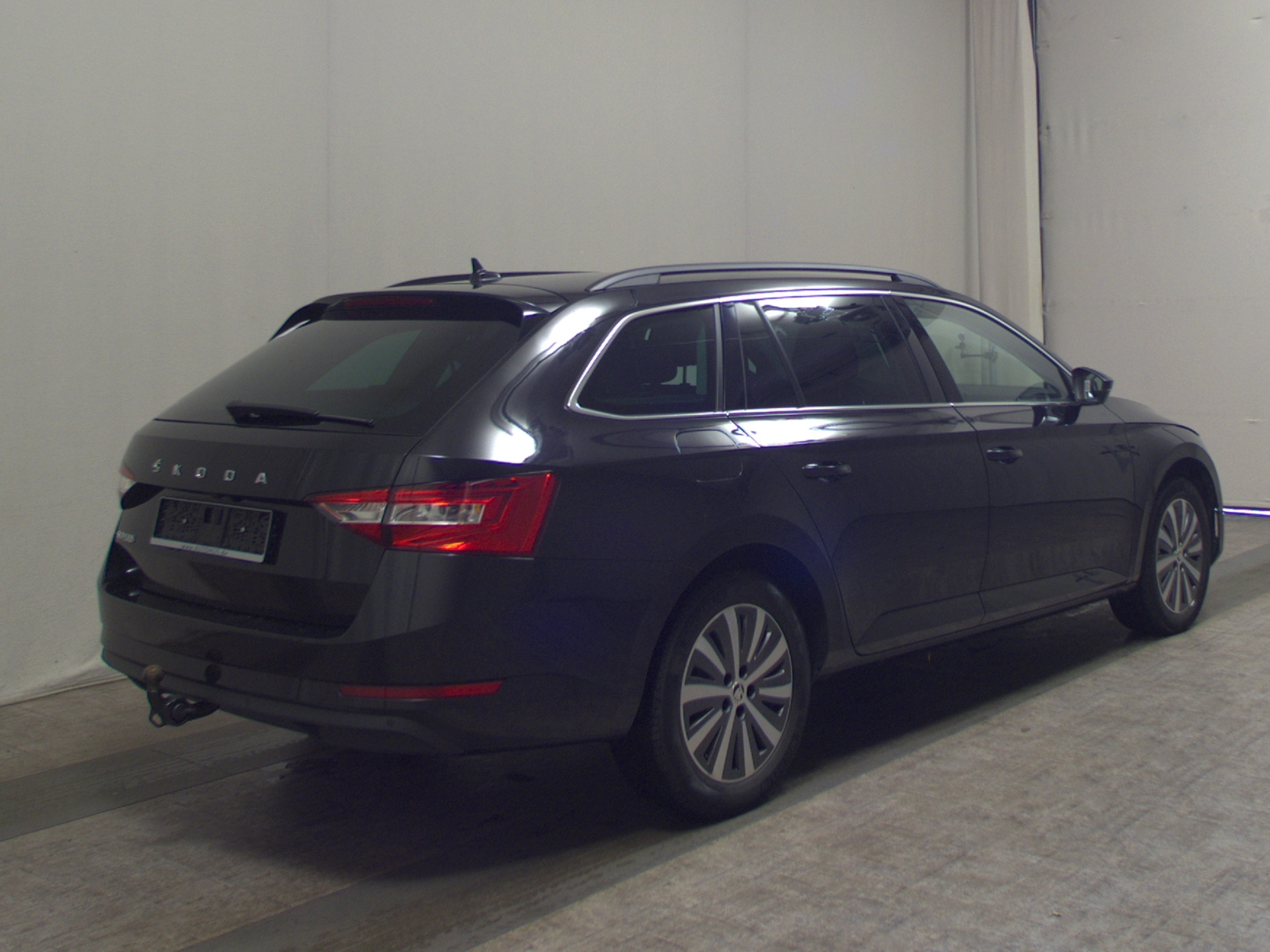 Skoda Superb Kombi 2.0 TDI Ambition Navi LED vc StHzg 3
