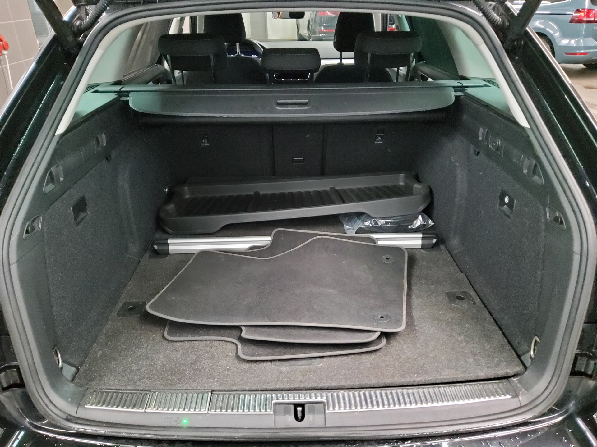 Skoda Superb Kombi 2.0 TDI Ambition Navi LED vc StHzg 12