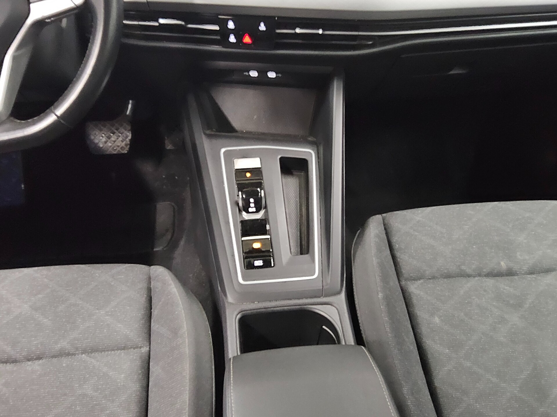 Volkswagen Golf-8 Var. 2.0 TDI Life Navi LED DC AHK RfK ACC 6