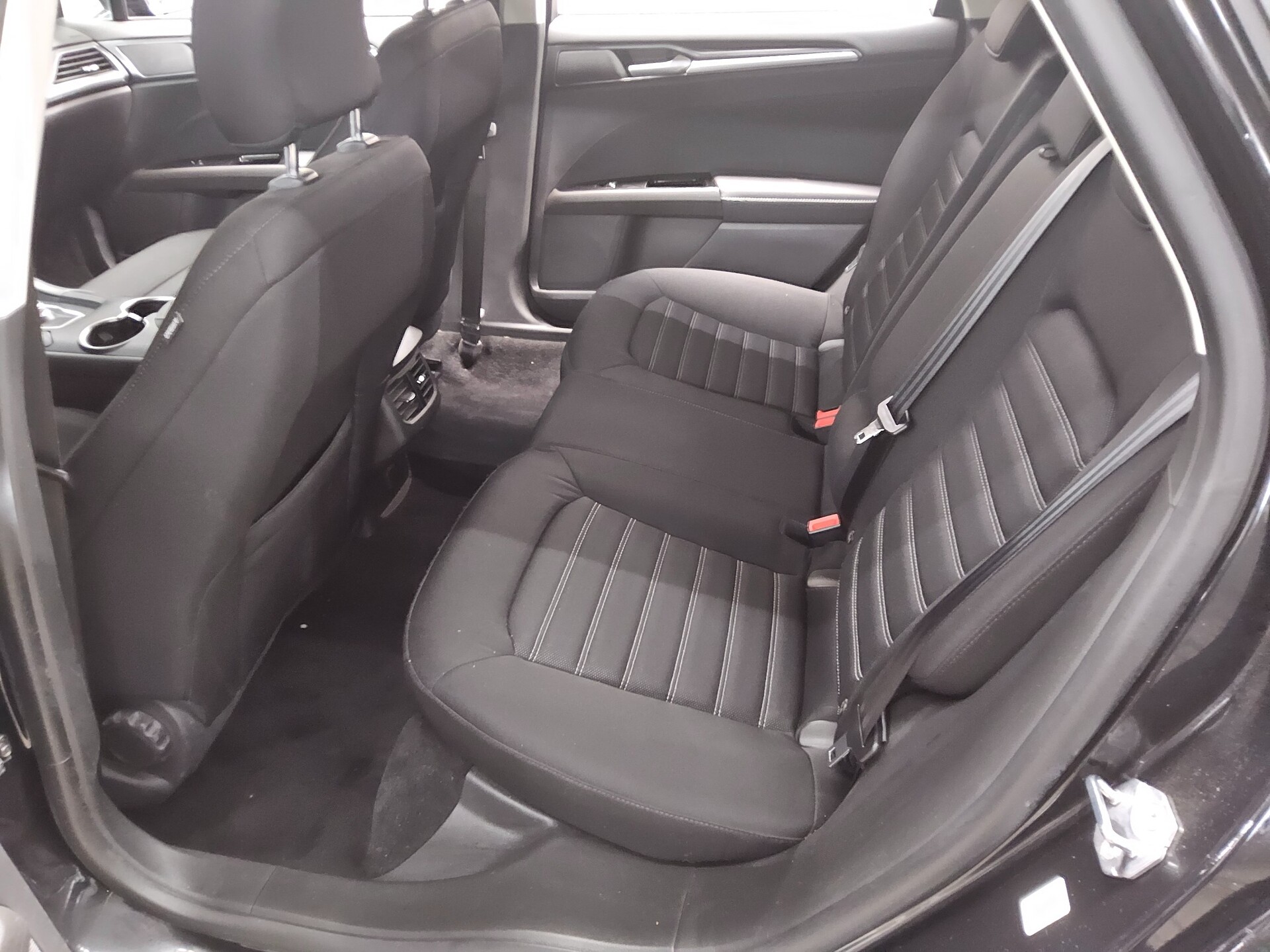 Ford Mondeo Turnier 2.0 EB Trend Navi AHK RFK SHZ 12