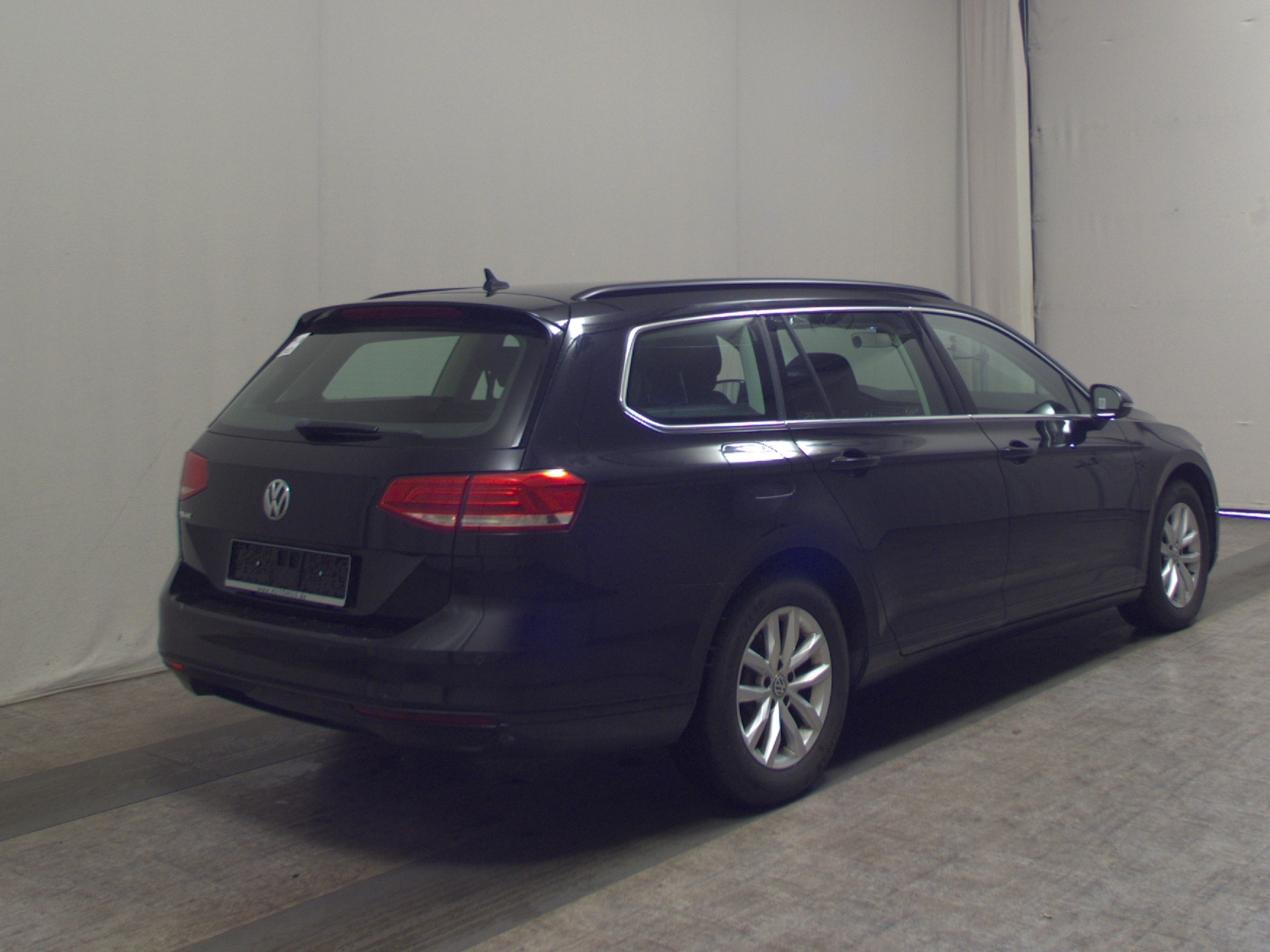 Volkswagen Passat Var. 2.0 TDI Comf. Navi PDC ACC Massage 4