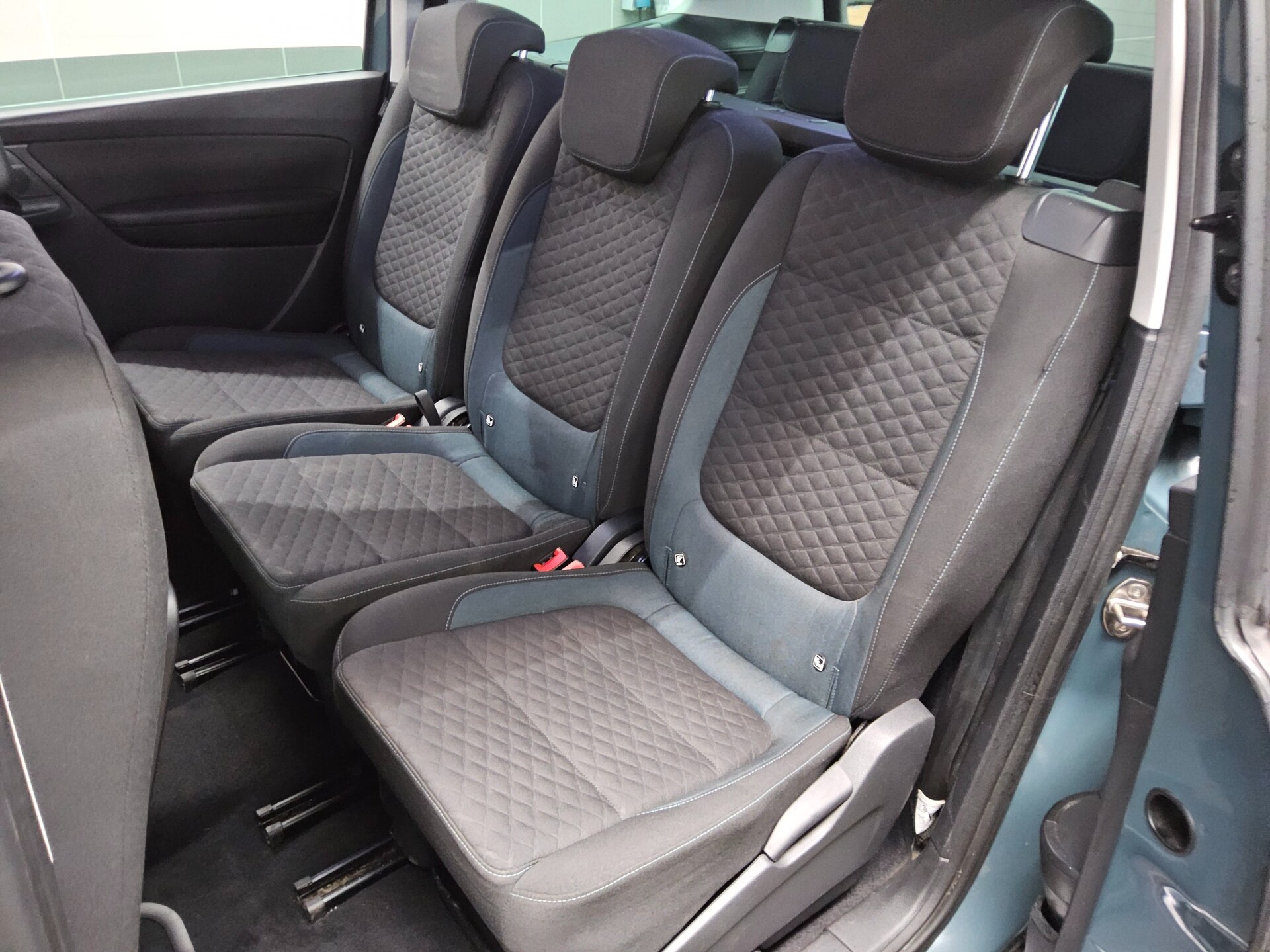 Volkswagen Sharan 2.0 TDI IQ.DRIVE 7-Sitz Navi AHK PDC Lane 12