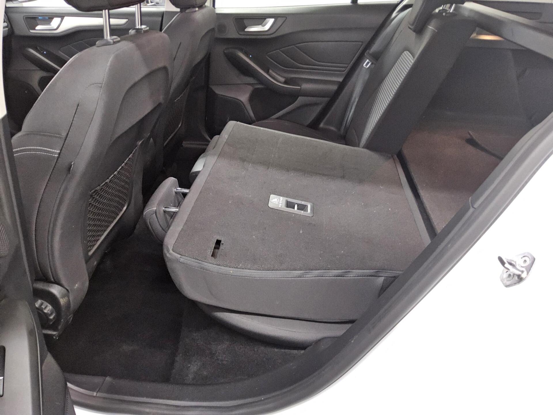 Ford Focus Turnier 2.0 EB Titanium Navi LED HuD B&O 12