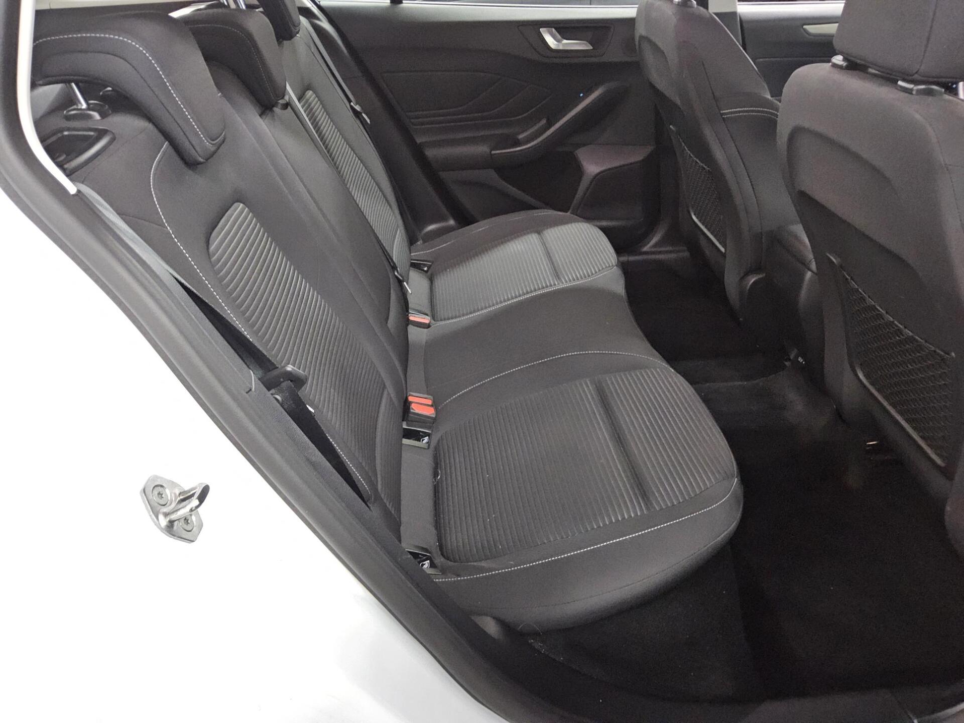 Ford Focus Turnier 2.0 EB Titanium Navi LED HuD B&O 13