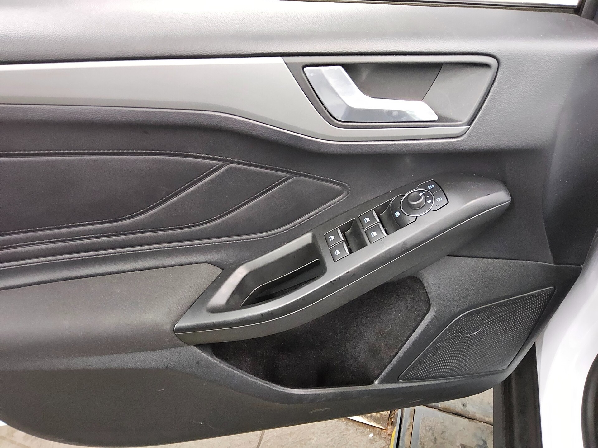 Ford Focus Turnier 1.5 EB Cool&Connect Navi LED PDC 9