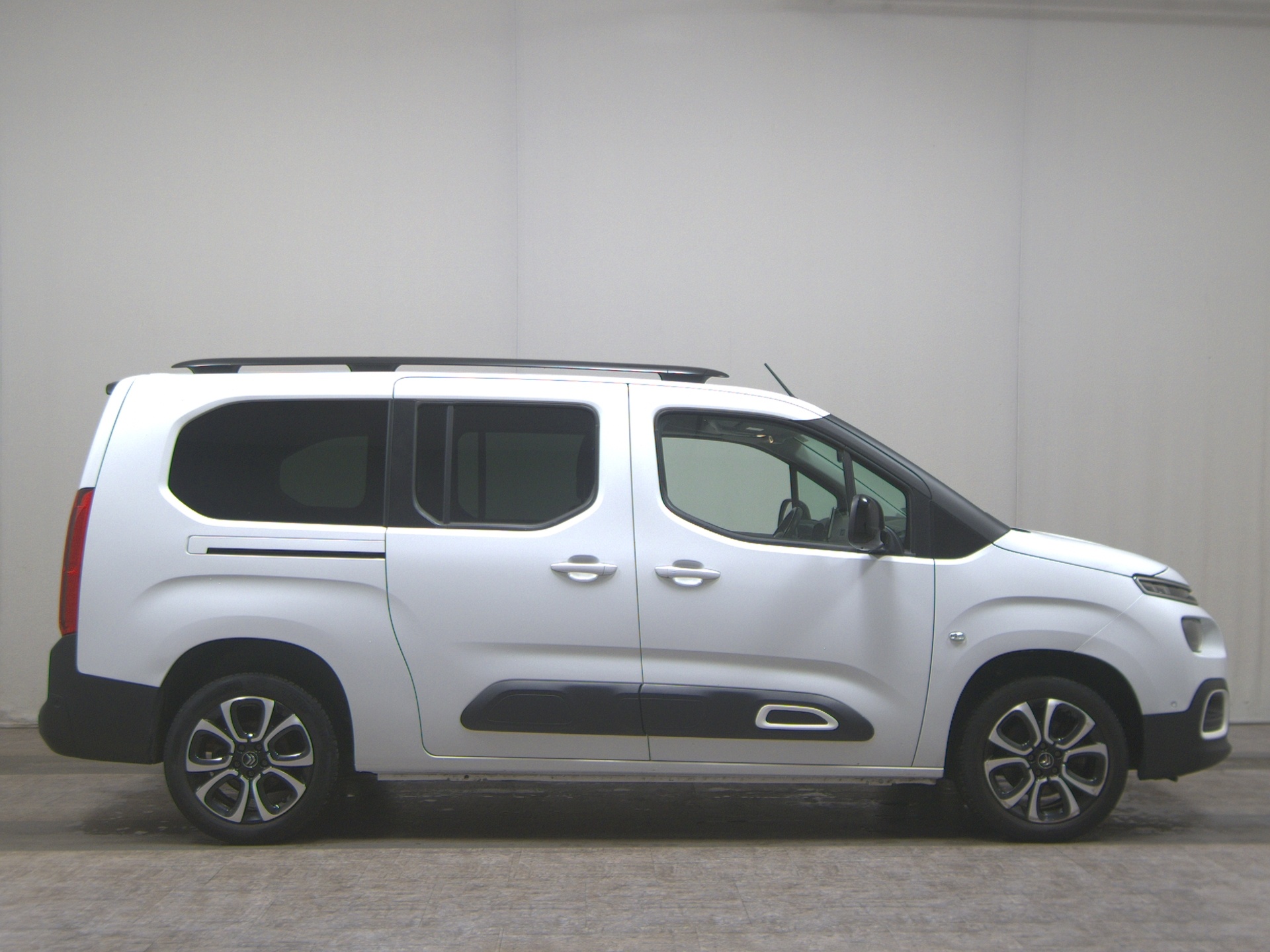 Citroën Berlingo 1.2 PureTech Shine Navi AHK RFK SHZ