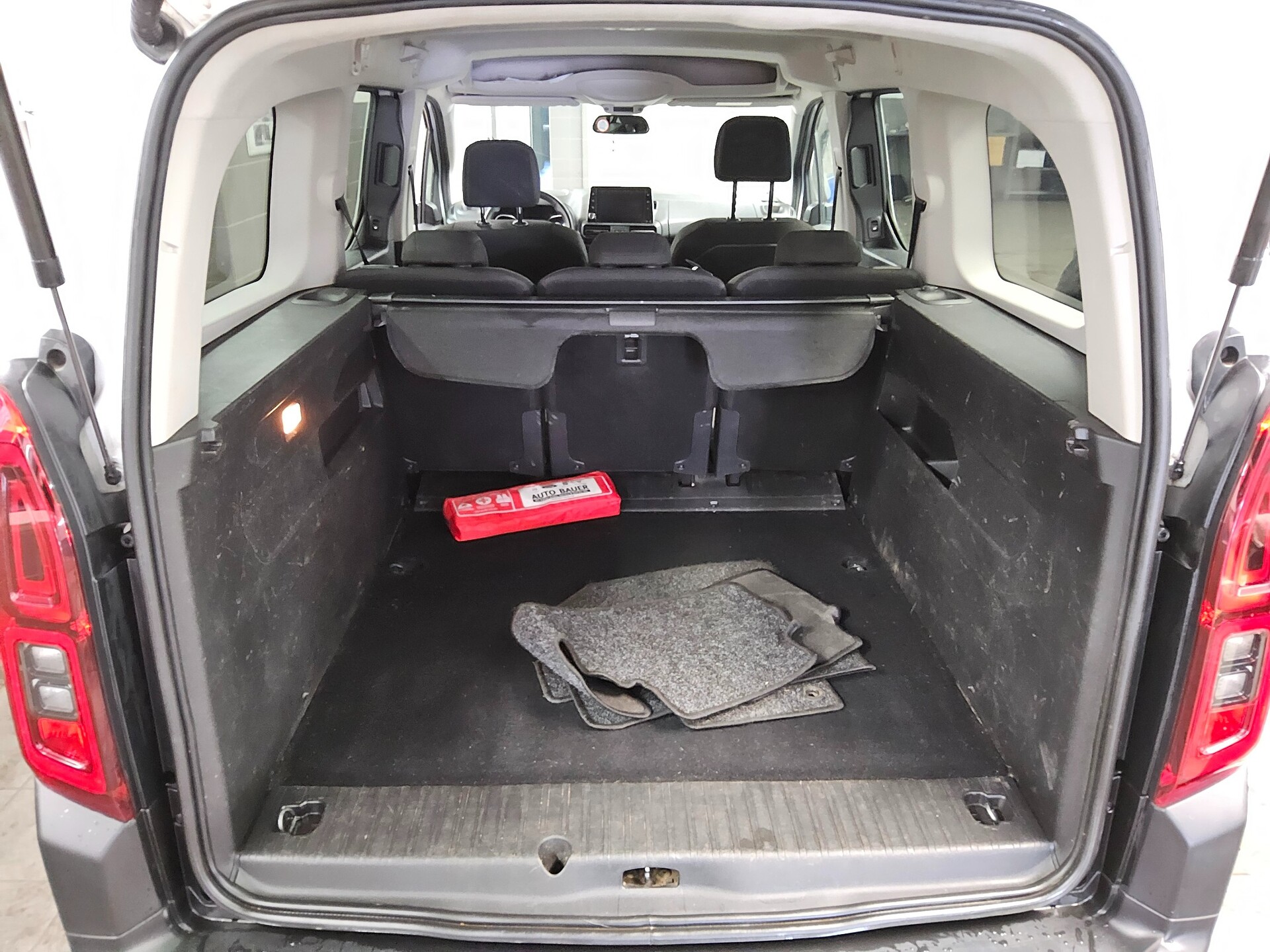 Citroën Berlingo 1.2 PureTech Shine Navi AHK RFK SHZ 11