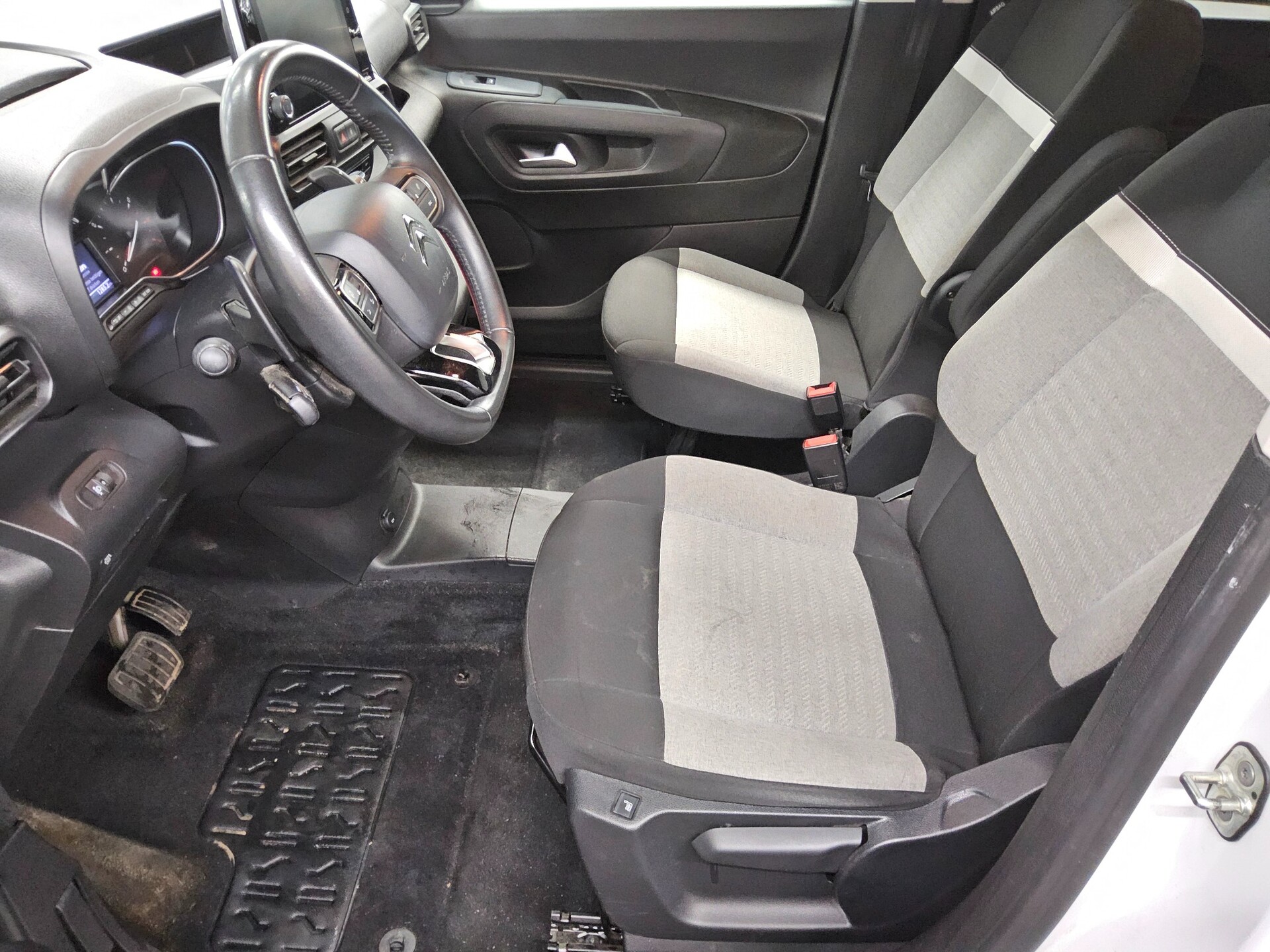 Citroën Berlingo 1.2 PureTech Shine Navi AHK RFK SHZ 8