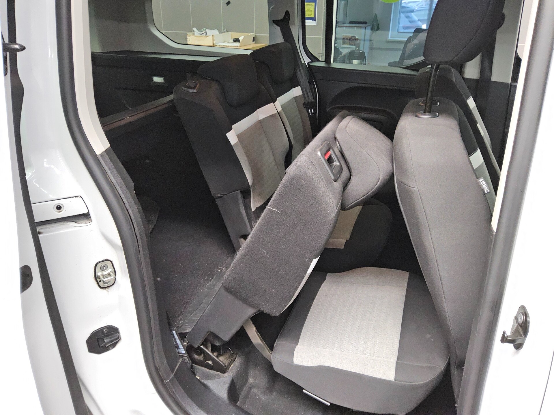 Citroën Berlingo 1.2 PureTech Shine Navi AHK RFK SHZ 12