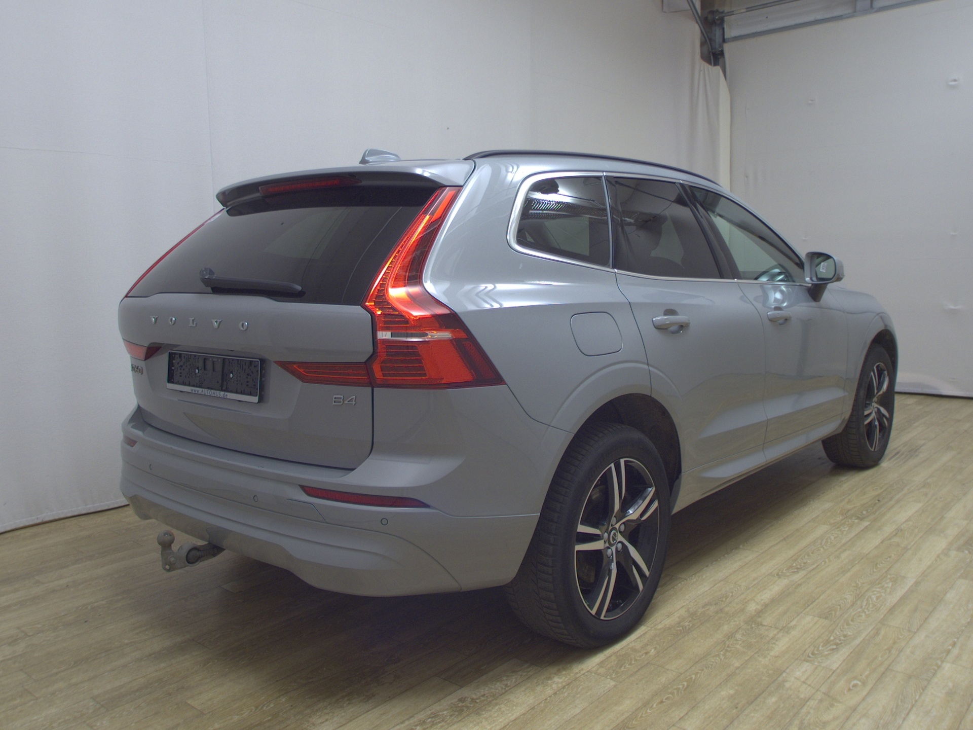 Volvo XC60 B4 D Core Navi LED AHK RFK PDC Shz 4