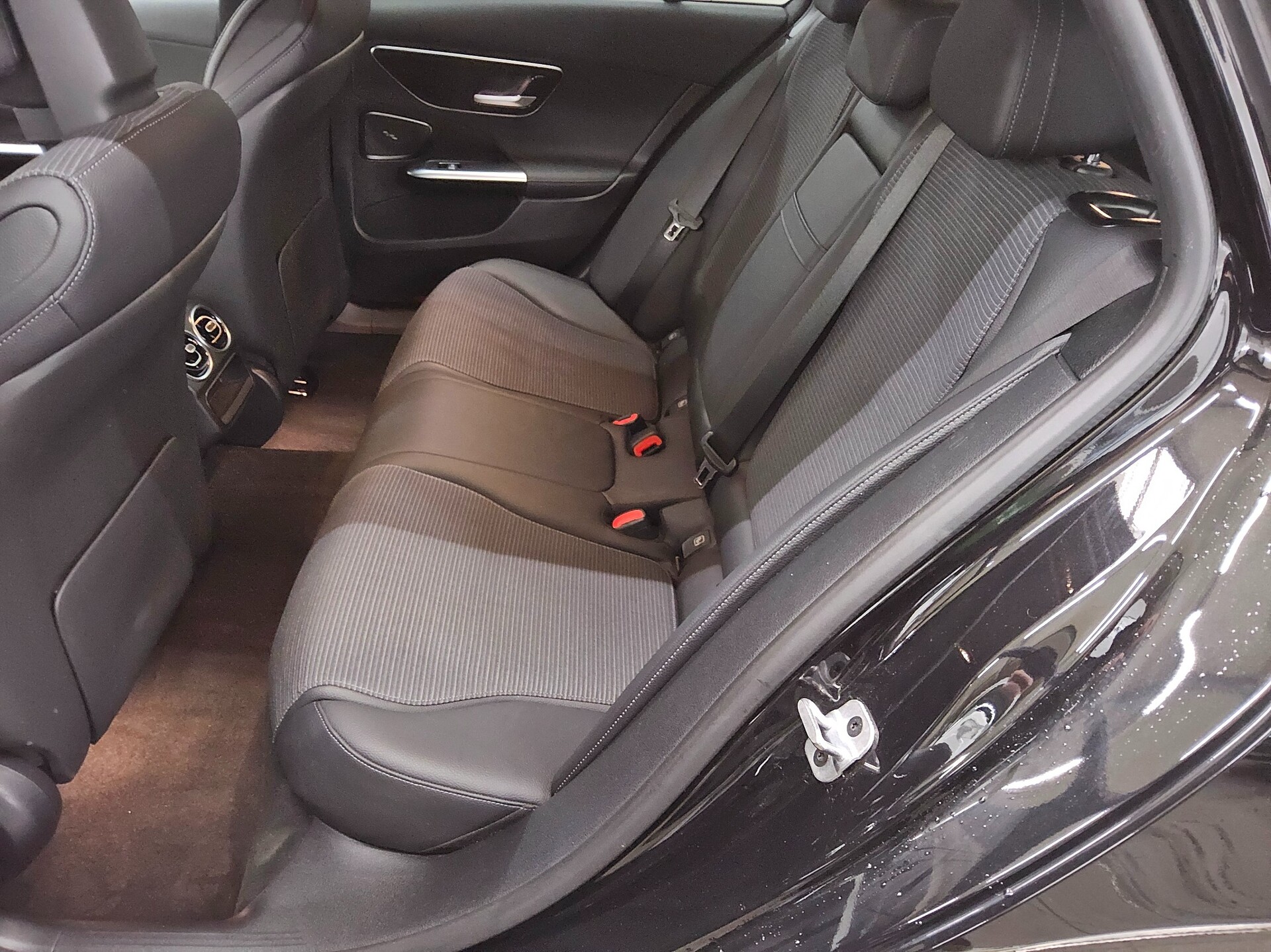 Mercedes-Benz C 200 T d Avantgarde Navi LED MBUX RfK Sound 13